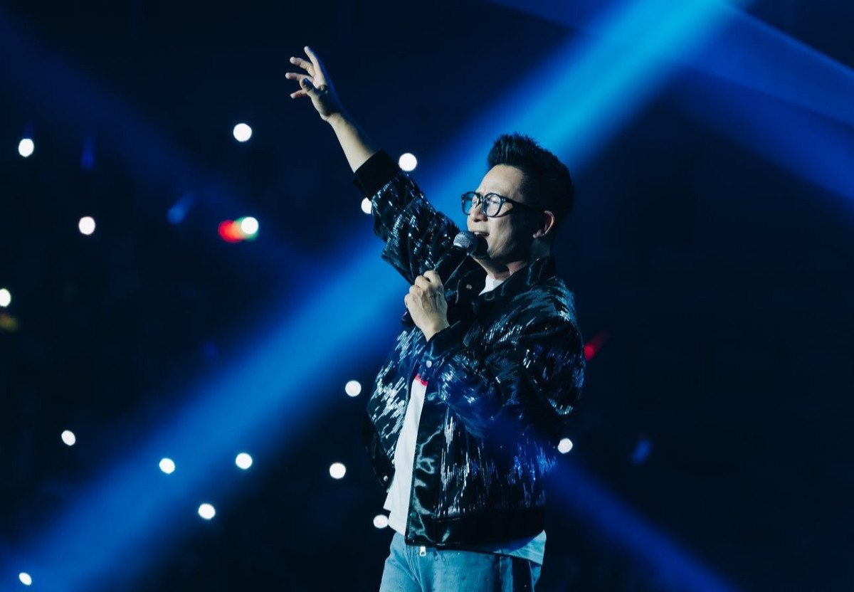 Ca sĩ Bằng Kiều chia sẻ hình ảnh đêm diễn nhiều cảm xúc. Ảnh: FB Bằng Kiều