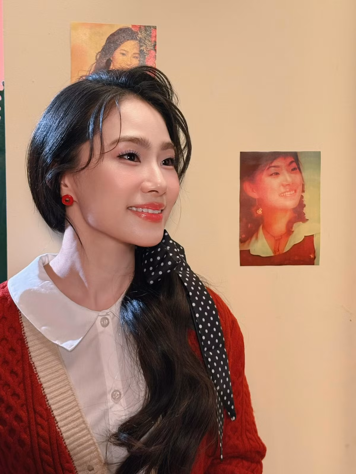 Trong một bức ảnh gần đây, Lương Bích Hữu tái hiện lại khoảnh khắc khoe góc nghiêng thanh tú với sống mũi cao, khuôn mặt trái xoan như bức ảnh cũ chụp năm 2005.