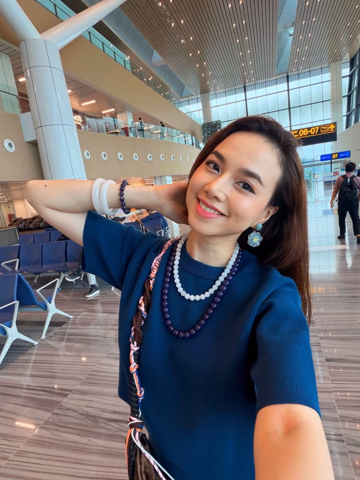 Không chỉ giữ được làn da mịn màng, vóc dáng thon gọn sau hai lần sinh nở, Đinh Ngọc Diệp còn được khen ngợi bởi lối sống tích cực, gu thời trang tinh tế và hình ảnh ngày càng trưởng thành, gần gũi.