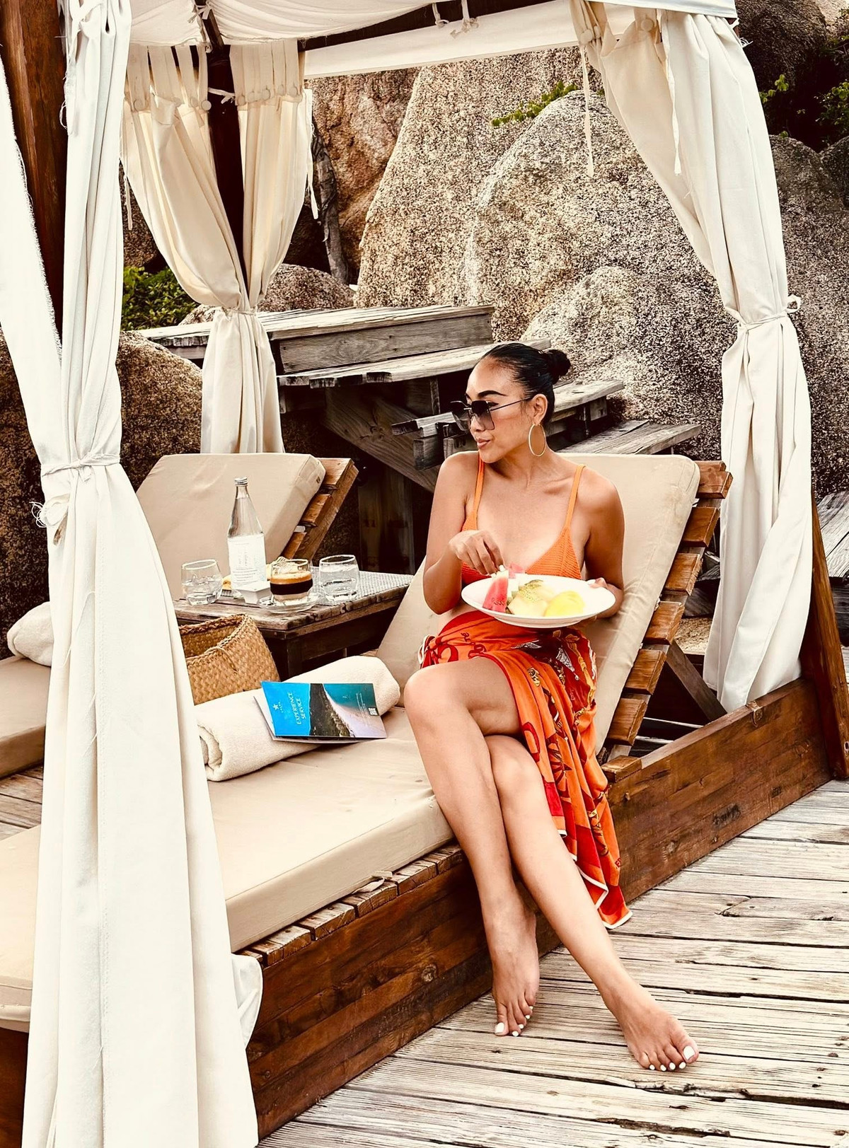 Đoan Trang tạo dánh thảnh thơi ở khu nghỉ dưỡng. Ảnh: FB Doan Trang