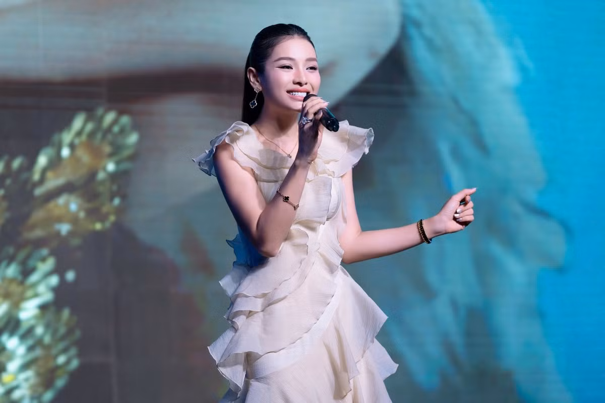 Chia sẻ về bí quyết giữ dáng, Phương Trinh Jolie cho biết cô luôn duy trì thói quen tập luyện đều đặn, kết hợp chế độ ăn uống lành mạnh và kỷ luật.