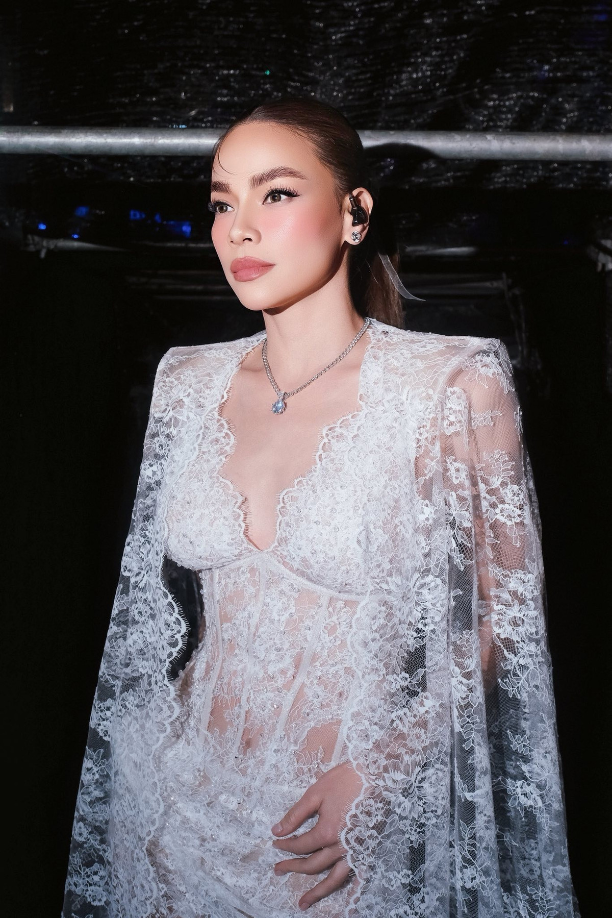 Cô tập kết hợp các môn gym và yoga mỗi ngày, kể cả khi đi du lịch hay công tác nước ngoài và coi đó là một phần không thể thiếu trong cuộc sống.