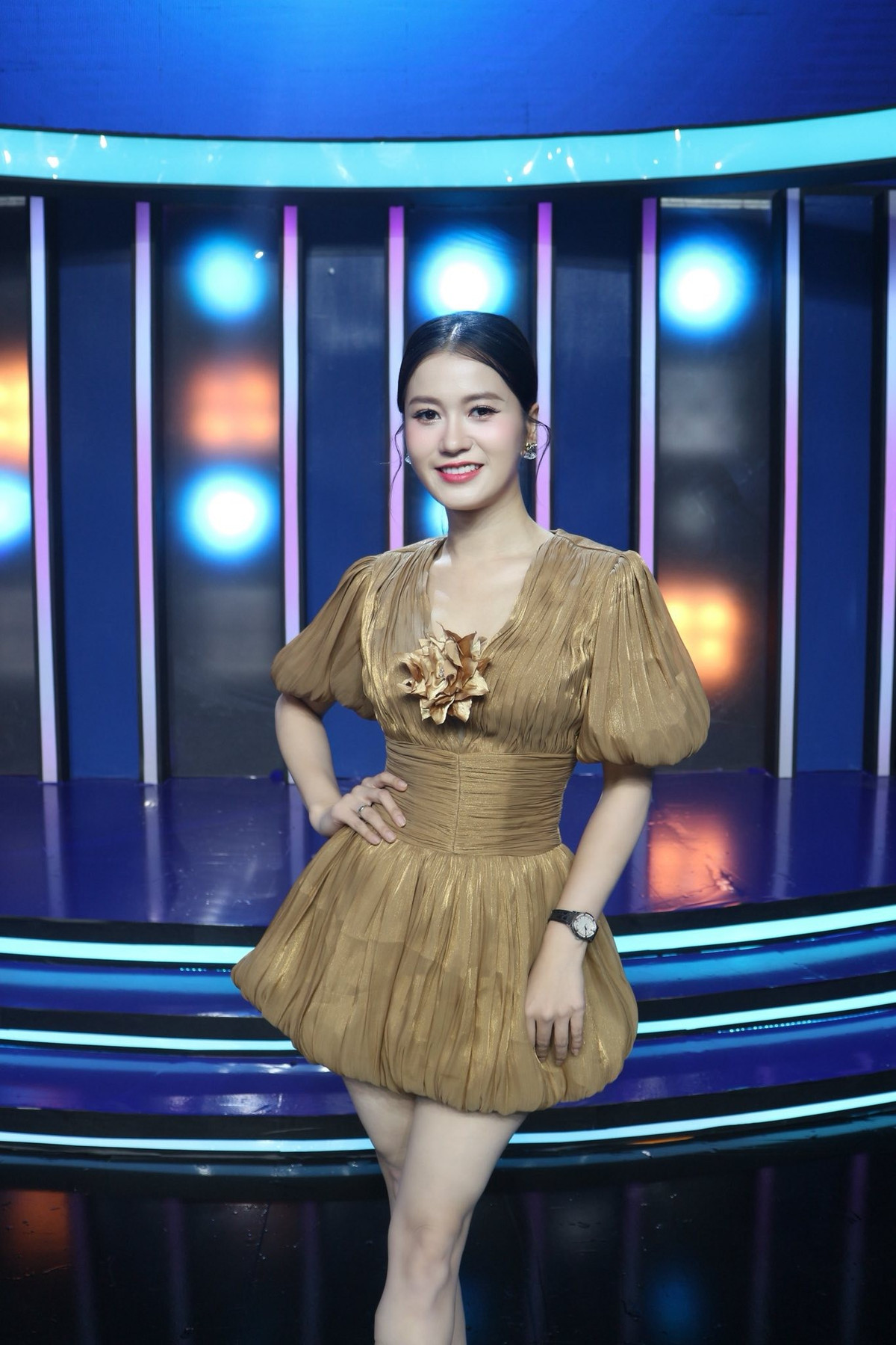 Sau khi giảm thành công khoảng 14kg trong vòng 4 tháng, bà xã Hứa Minh Đạt ngày càng cởi mở hơn trong việc thử nghiệm những phong cách thời trang nữ tính, gợi cảm mà trước đây cô hiếm khi lựa chọn.