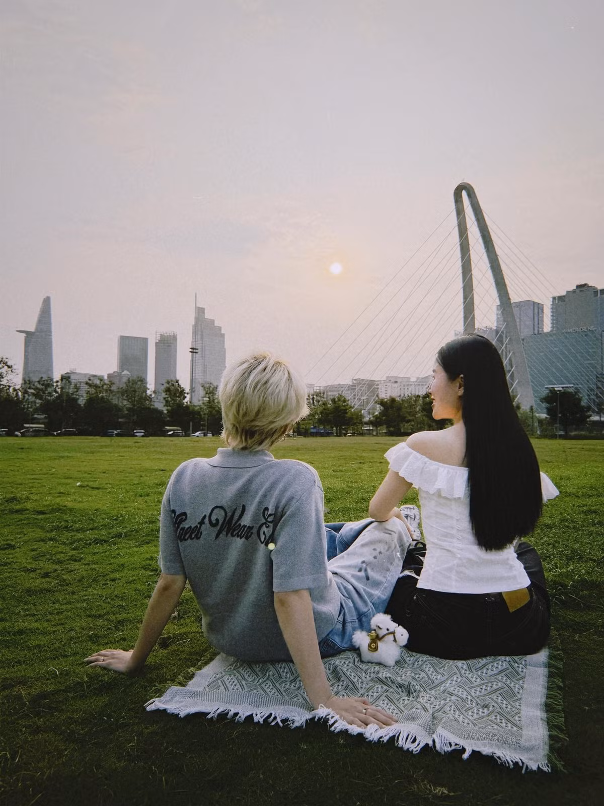 Ca sĩ Vũ Cát Tường tận hưởng bình yên bên bà xã Bí Đỏ nhân kỷ niệm một năm kết hôn. Ảnh: FB Vũ Cát Tường (VCT)