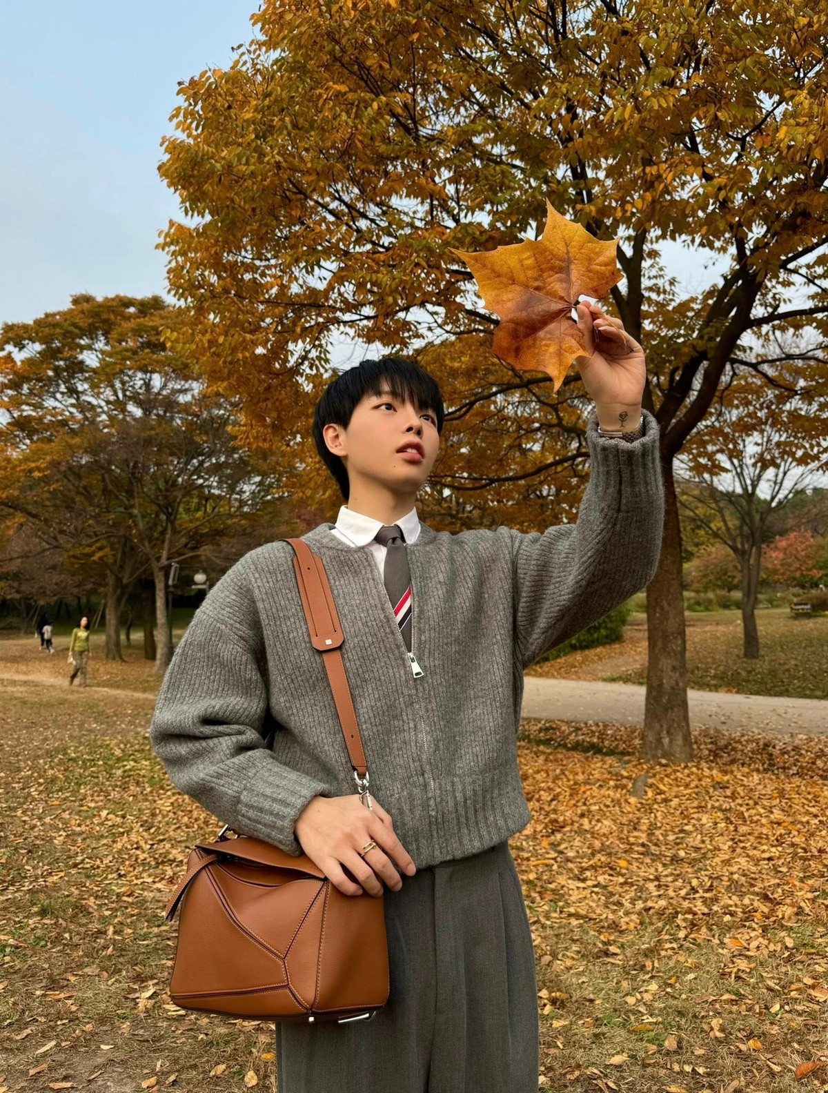 Tin tức sao Việt 25/11: Ca sĩ Đức Phúc tận hưởng không khí se lạnh của Hàn Quốc vào mùa thu. Ảnh: FB Đức Phúc