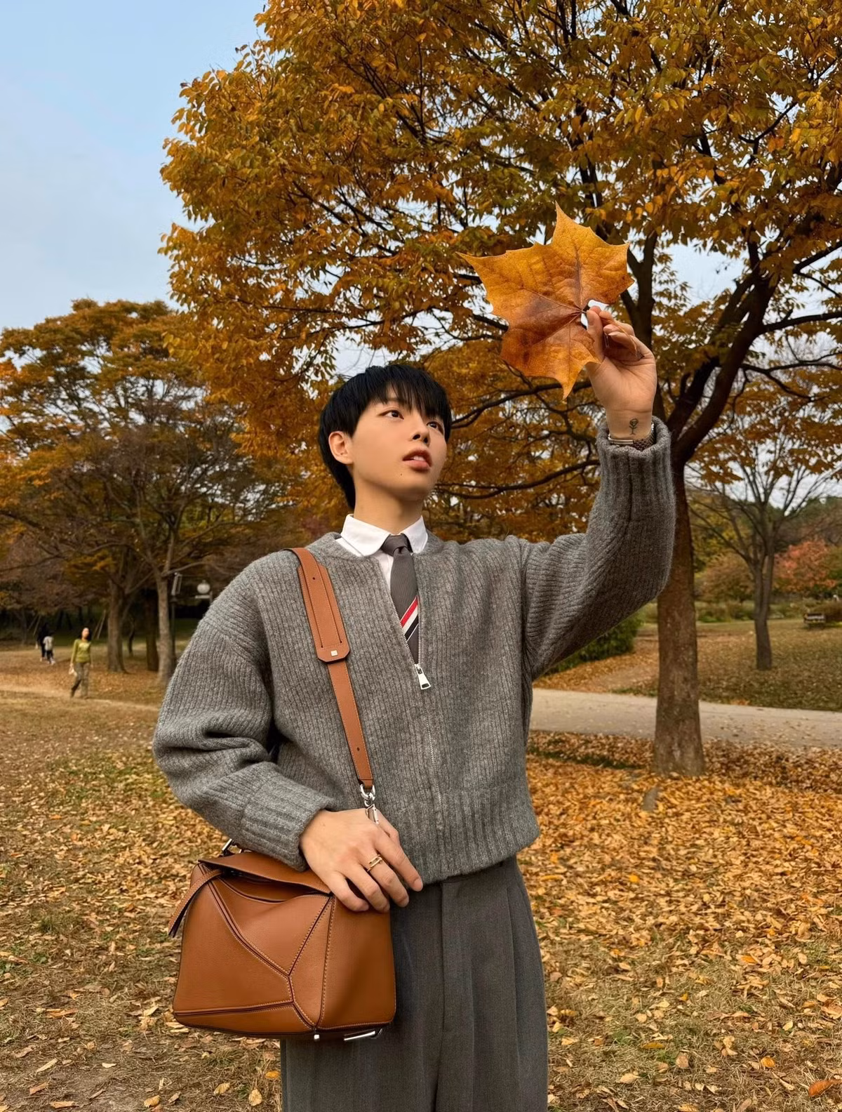 Tin tức sao Việt 25/11: Ca sĩ Đức Phúc tận hưởng không khí se lạnh của Hàn Quốc vào mùa thu. Ảnh: FB Đức Phúc