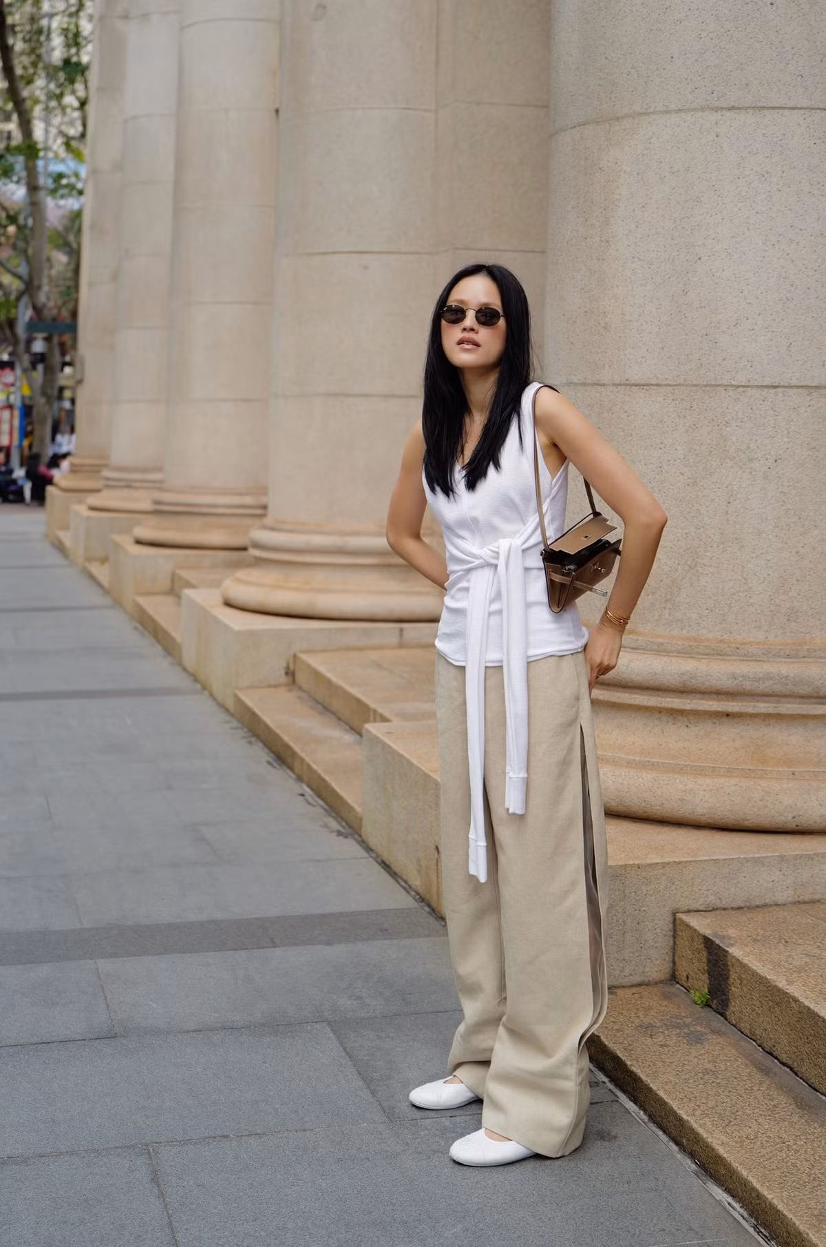 Nhiều khán giả nhận xét rằng, sau khi làm mẹ, Tuyết Lan thậm chí còn cuốn hút và quyến rũ hơn trước.