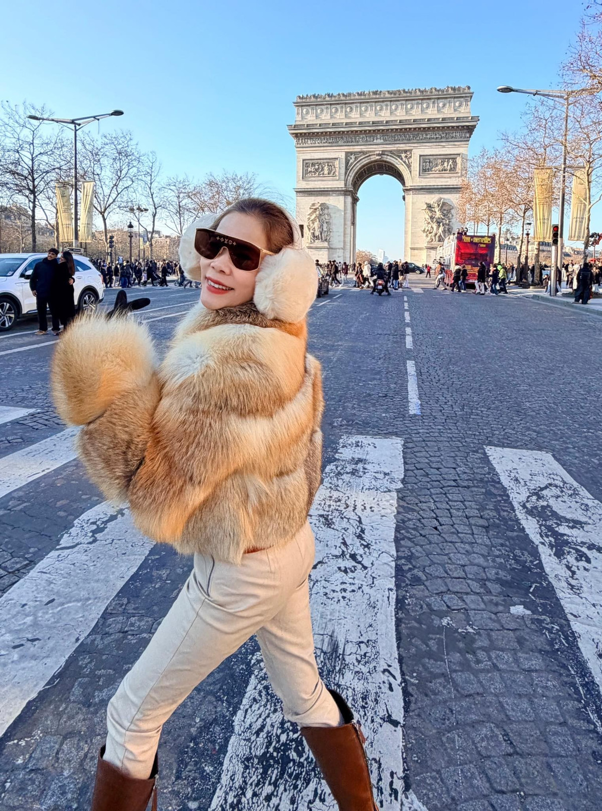 Ca sĩ Mỹ Lệ check in nước Pháp. Ảnh:FB Hoàng Thị Mỹ Lệ