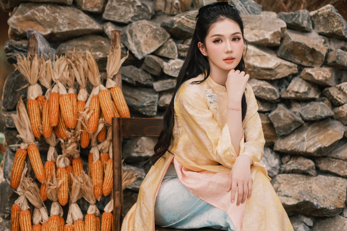 View - Ngọc Trinh diện áo dài kín đáo được khen xinh đẹp nền nã | Báo Tri thức và Cuộc sống - TIN TỨC PHỔ BIẾN KIẾN THỨC 24H