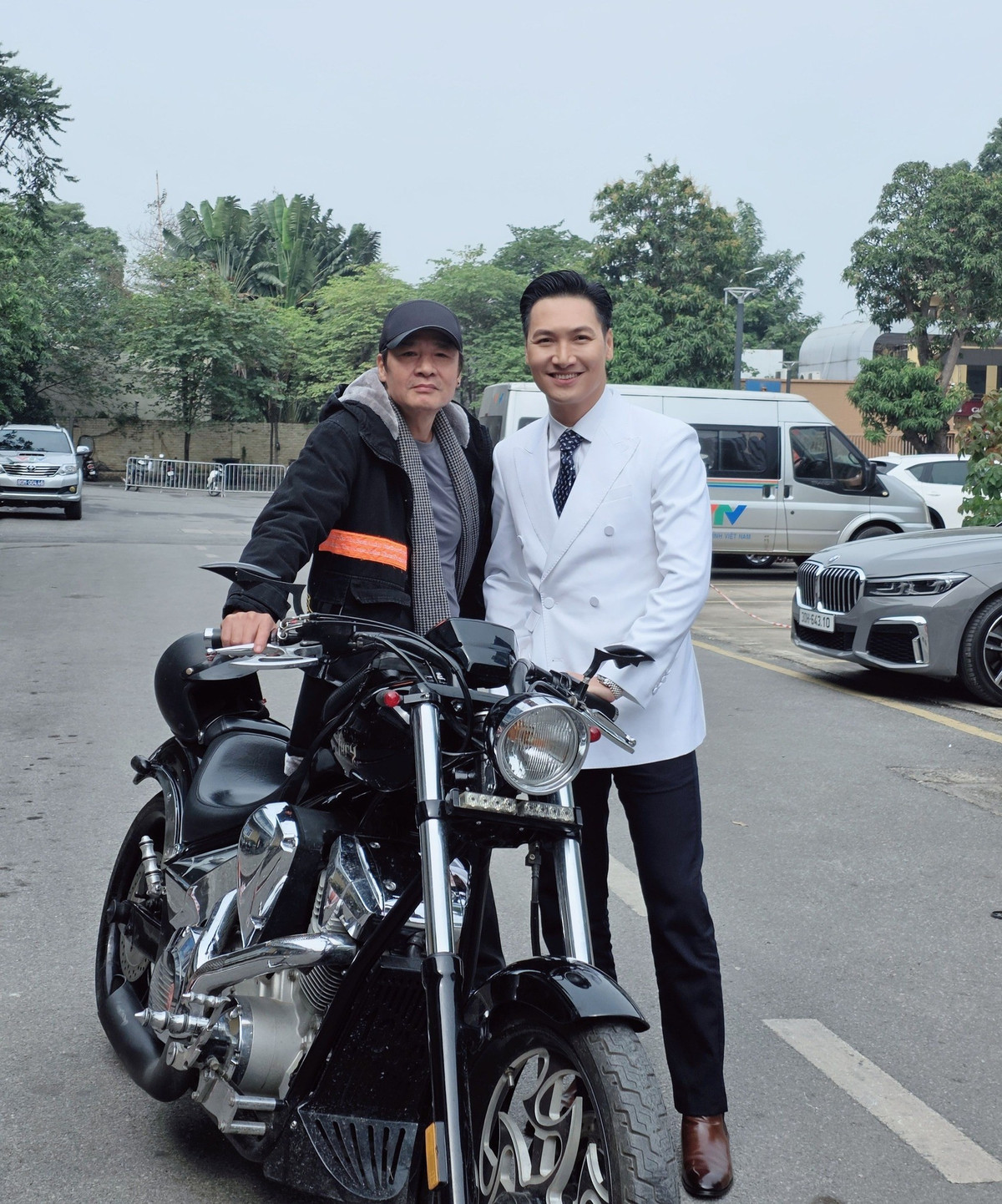 Diễn viên Mạnh Trường hội ngộ NSƯT Võ Hoài Nam trong phim mới. Ảnh: FB Nguyen Manh Truong