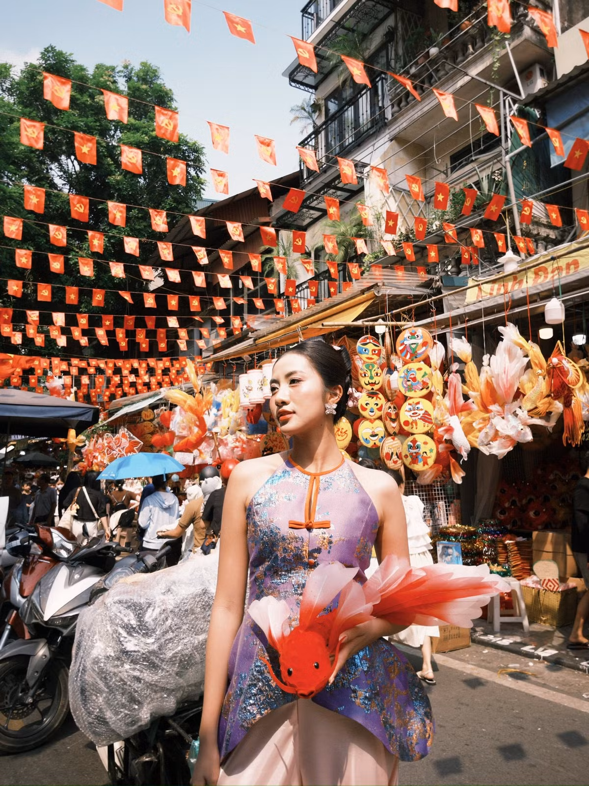 Không chỉ có vẻ ngoài cuốn hút, Hà Trúc Linh còn gây ấn tượng tại cuộc thi bởi sự tiến bộ vượt bậc ở khả năng catwalk cùng thành tích học tập xuất sắc.