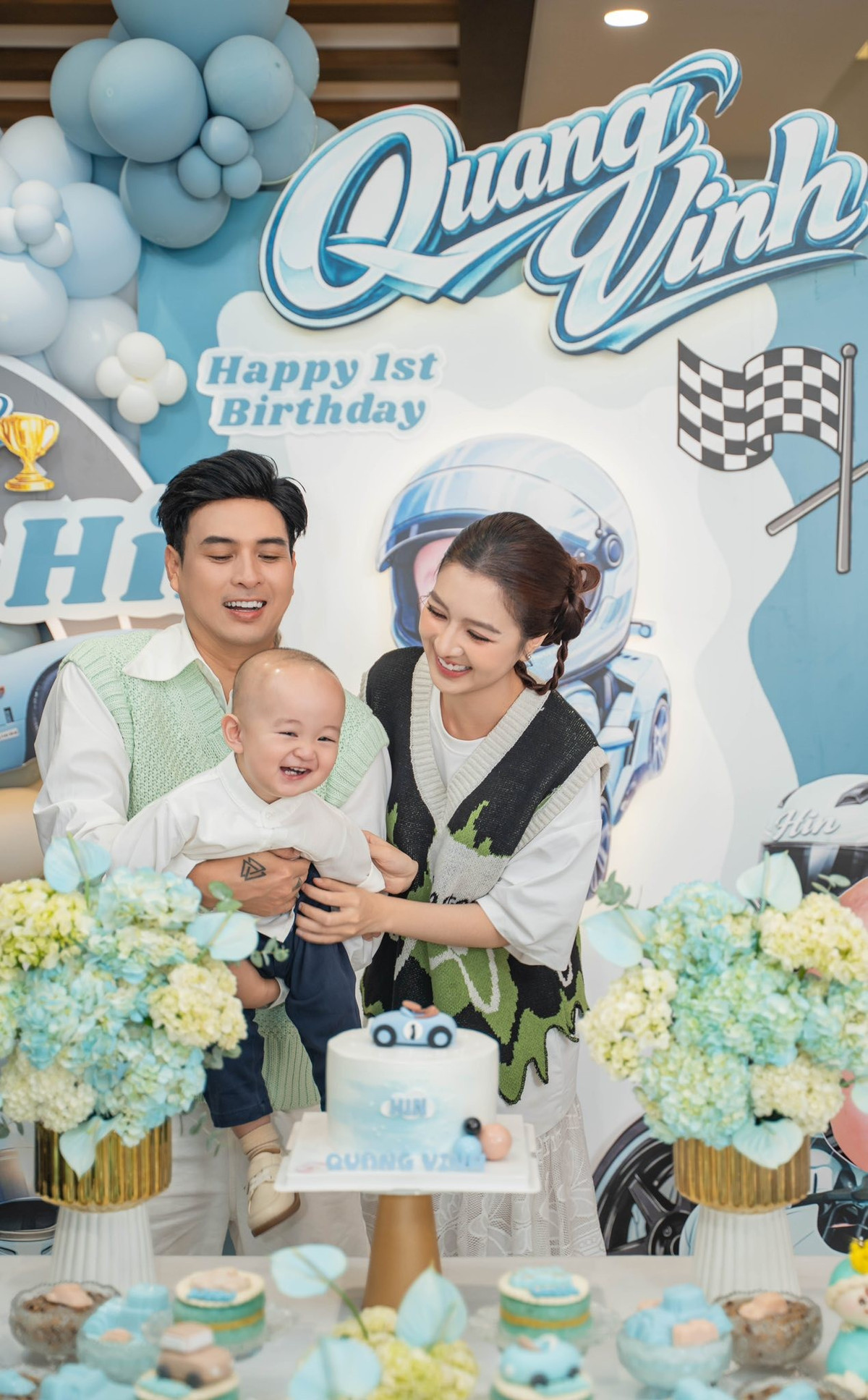 Trên trang cá nhân, Hồ Quang Hiếu hào hứng chia sẻ loạt hình ảnh ghi lại không gian buổi tiệc được chuẩn bị chỉn chu.