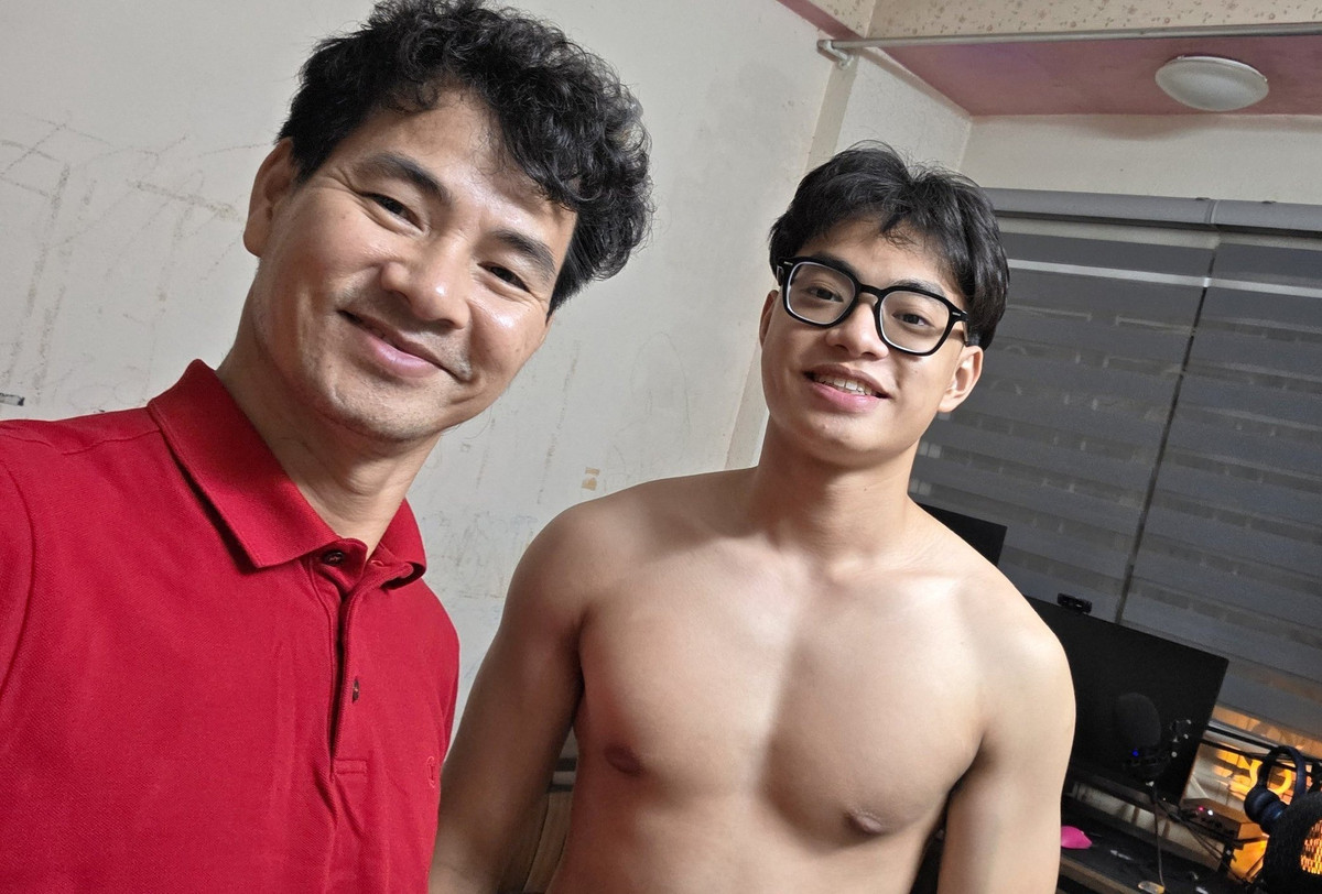 Cục trưởng Xuân Bắc khoe body gây mê của cậu cả. Ảnh: FB Nguyễn Xuân Bắc