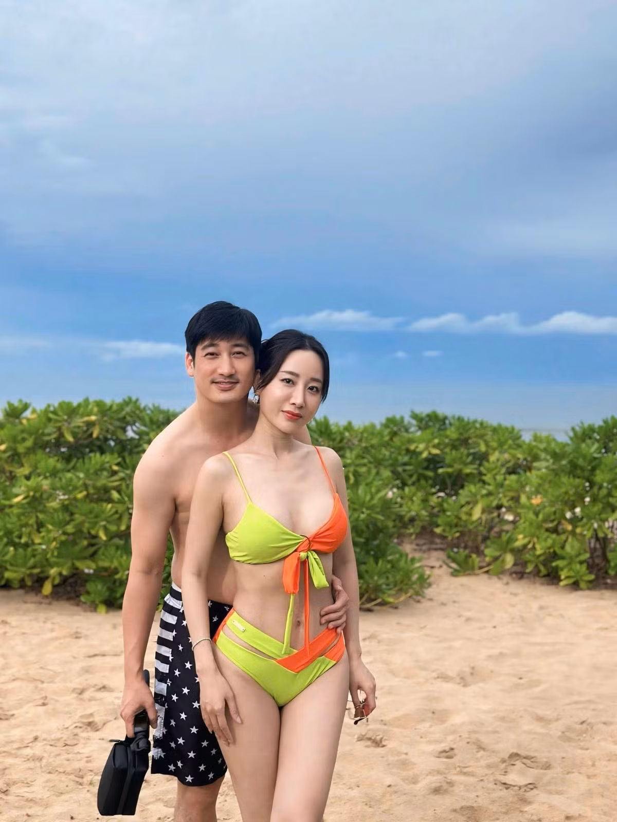 Ngọc Quỳnh và Thuỳ Anh công khai yêu từ tháng 6/2024. Thời điểm đó, nam diễn viên hứng chịu nhiều chỉ trích nhưng anh không quan tâm. Ảnh: FB Nguyễn Thuỳ Anh