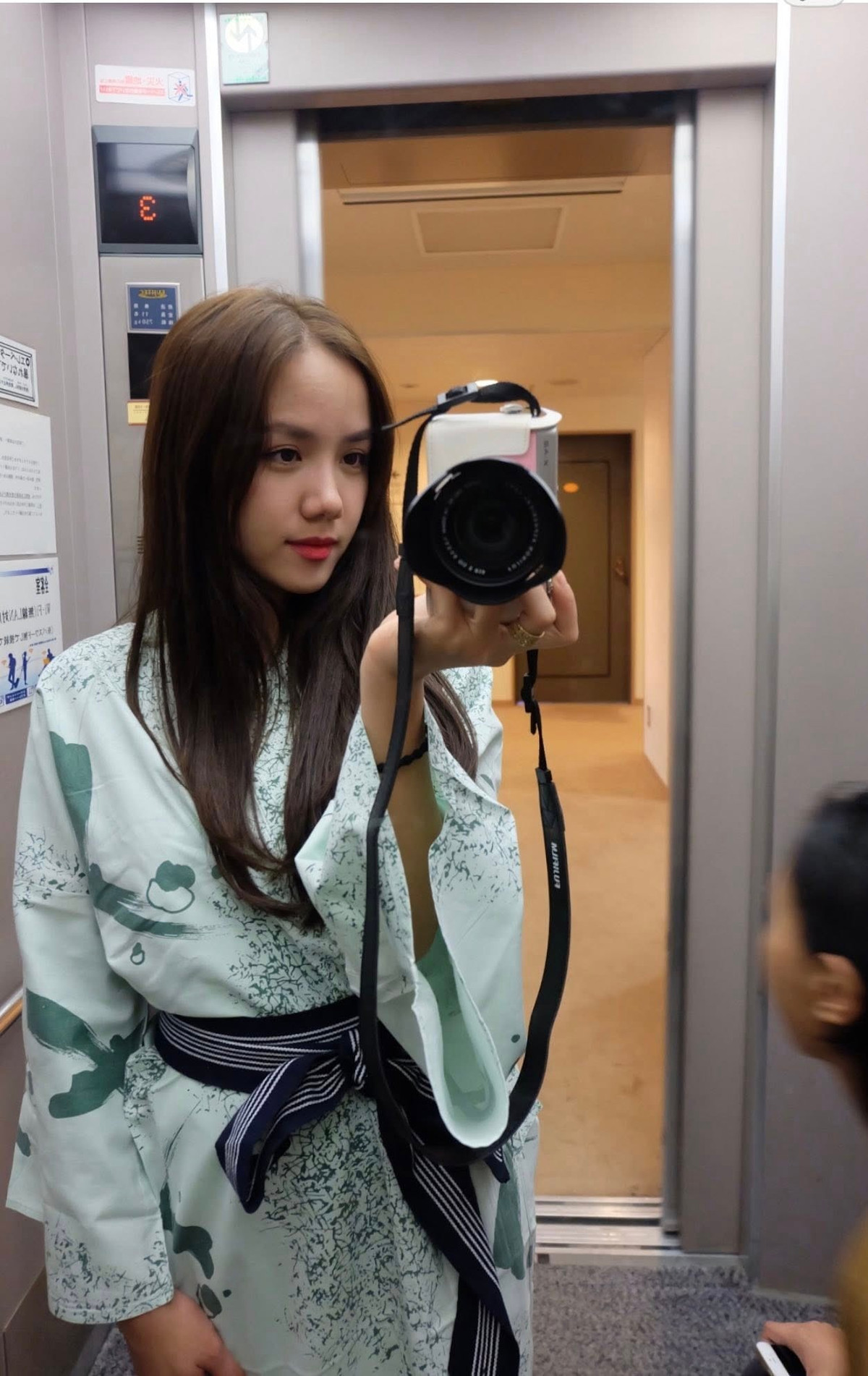 So với hiện tại, Phương Ly ngày càng quyến rũ và trưởng thành hơn trong phong cách. Cô linh hoạt biến hóa từ dịu dàng, nữ tính đến cá tính, hiện đại.