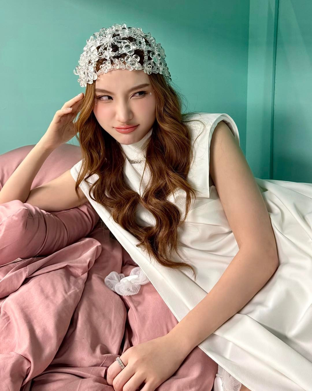 Trên trang cá nhân, Hạnh Sino thường xuyên chia sẻ những khoảnh khắc đời thường, đặc biệt là loạt ảnh khoe nhan sắc trẻ trung như gái 18. Ảnh: FB Hạnh Sino