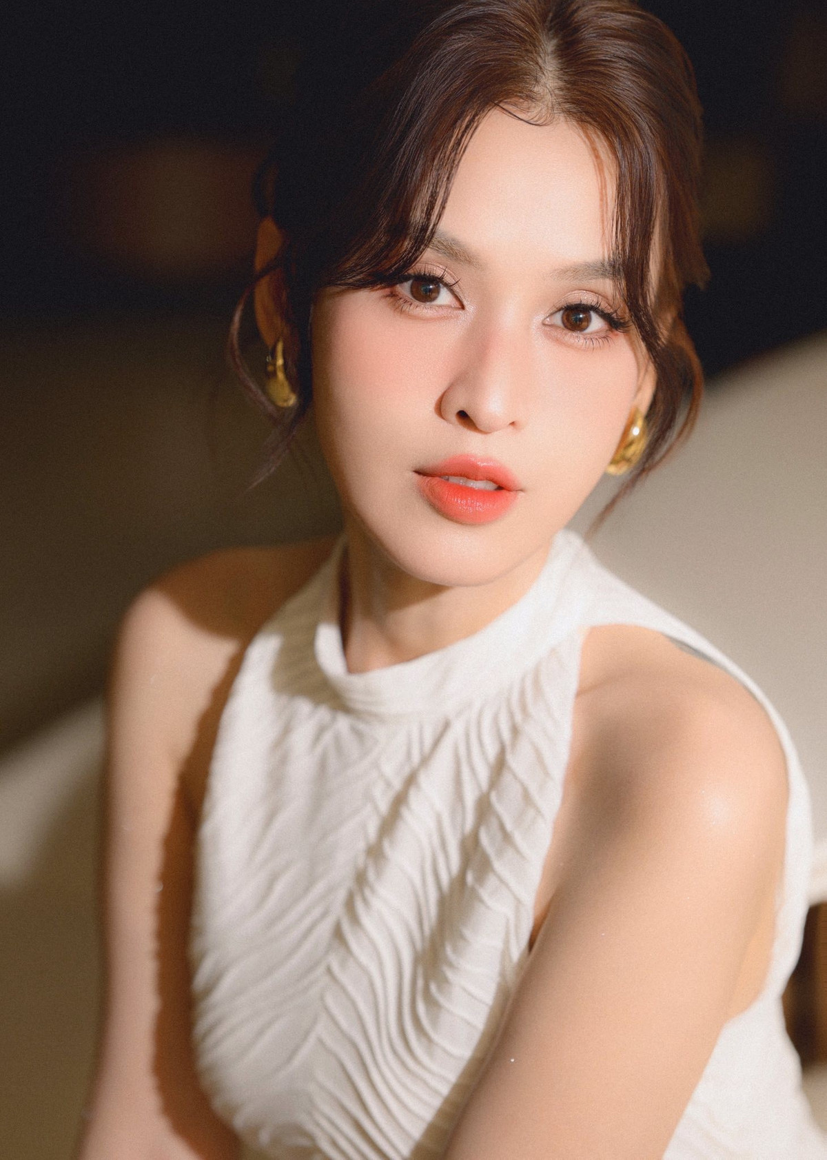 Trên mạng xã hội, nữ diễn viên thường xuyên chia sẻ hình ảnh đời thường, đặc biệt là những khoảnh khắc cận mặt.