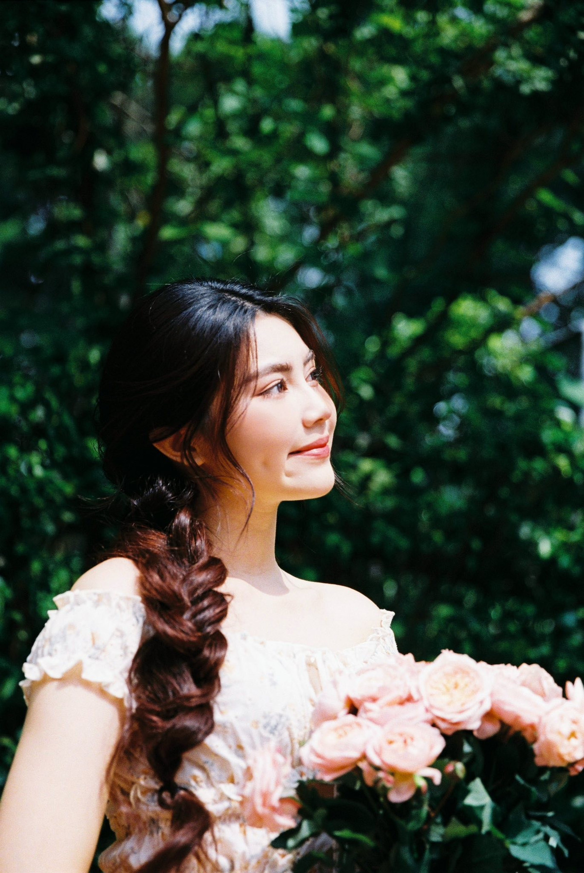 Hạt Dẻ nhà MC Quyền Linh được nhiều người nhận xét trông như một nàng thơ xuống phố trong bộ ảnh mới. Ảnh: FB Mai Thảo Ngọc