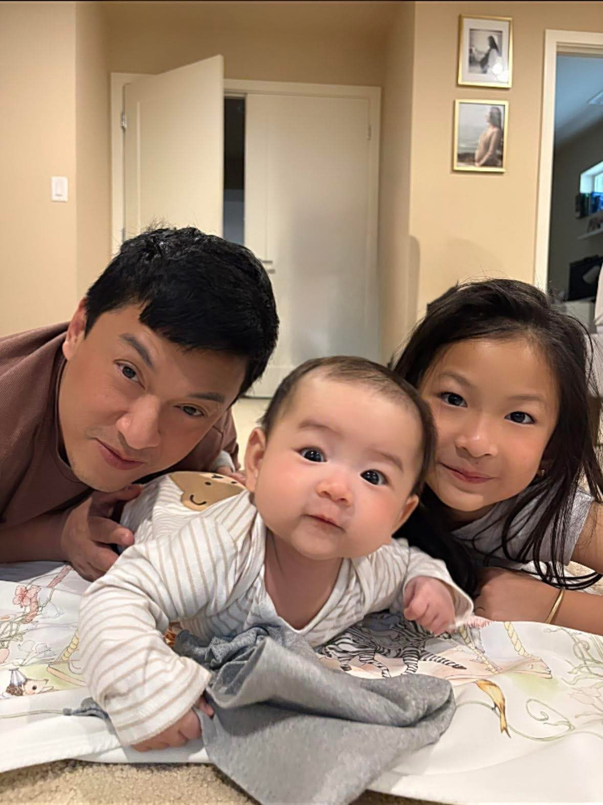 Ngoài hai con chung với bà xã hiện tại, Lam Trường còn có một con trai tên Kiến Văn – trái ngọt của cuộc hôn nhân trước.