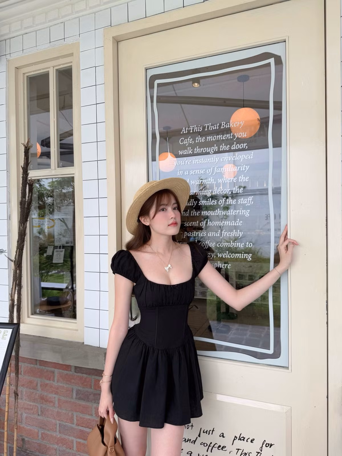 Nếu trước đây cô gắn liền với vẻ đẹp ngọt ngào, nhẹ nhàng đúng chuẩn “tiểu thư”, thì nay hot girl Gen Z lại chuyển hướng sang gu ăn mặc quyến rũ.