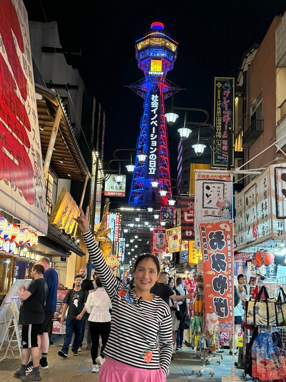 Nghệ sĩ Cát Tường dạo phố Osaka. Ảnh: FB Nguyễn Trí Cát Tường