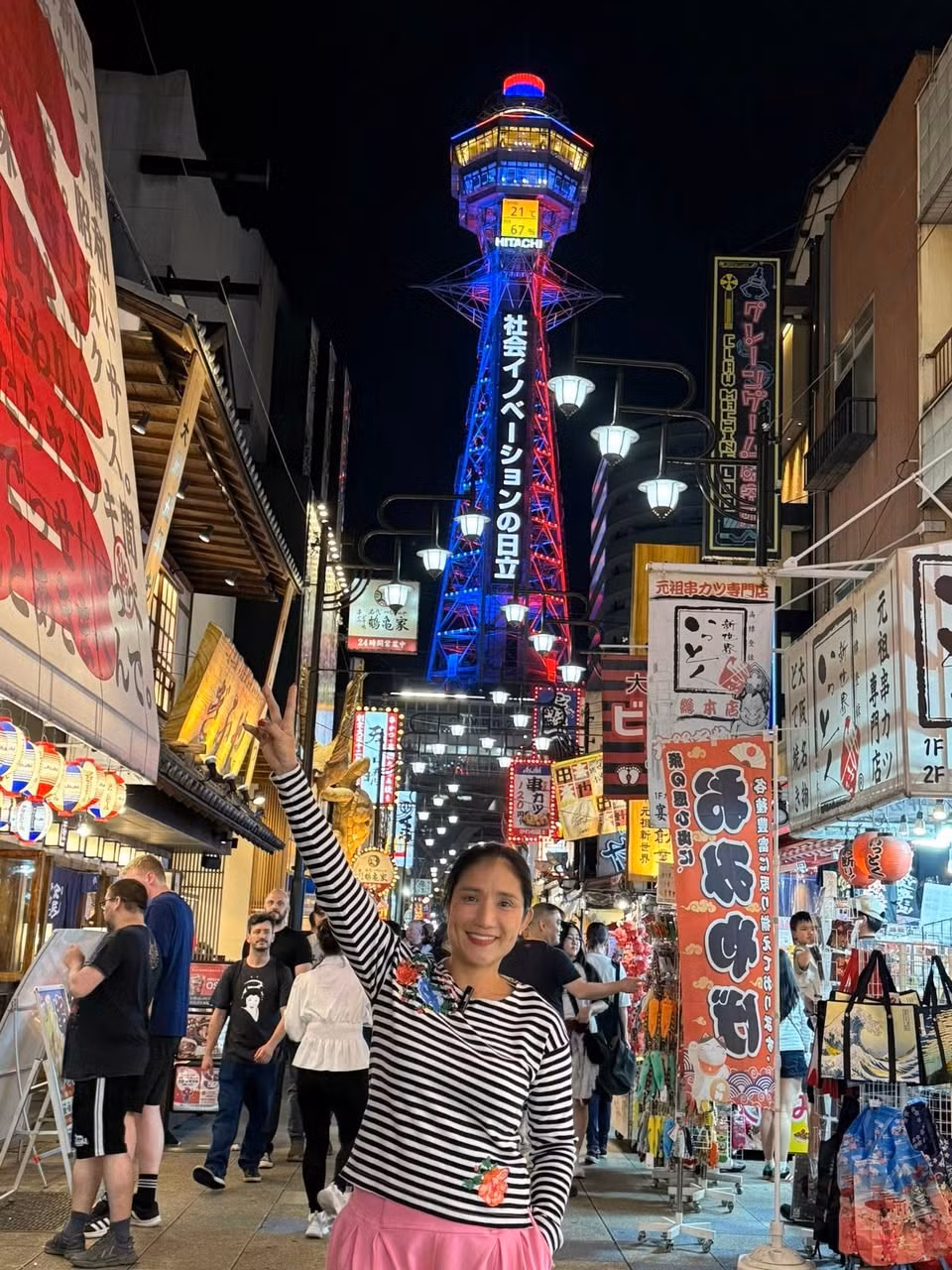 Nghệ sĩ Cát Tường dạo phố Osaka. Ảnh: FB Nguyễn Trí Cát Tường