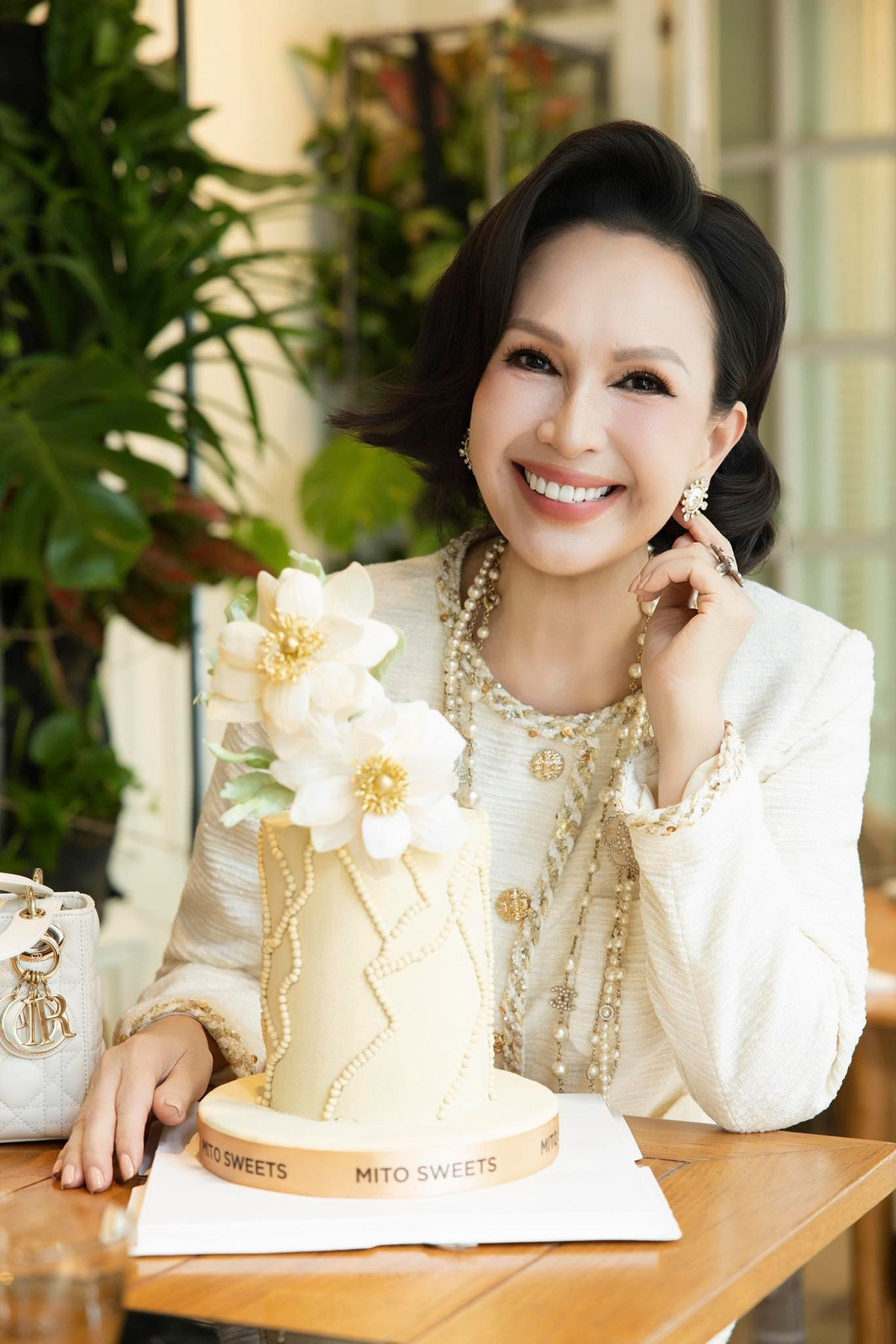 Tin tức sao Việt 7/12: 'Nữ hoàng ảnh lịch' Diễm My mừng tuổi 63, khoe nhan sắc trẻ trung. Ảnh: FB Diễm My