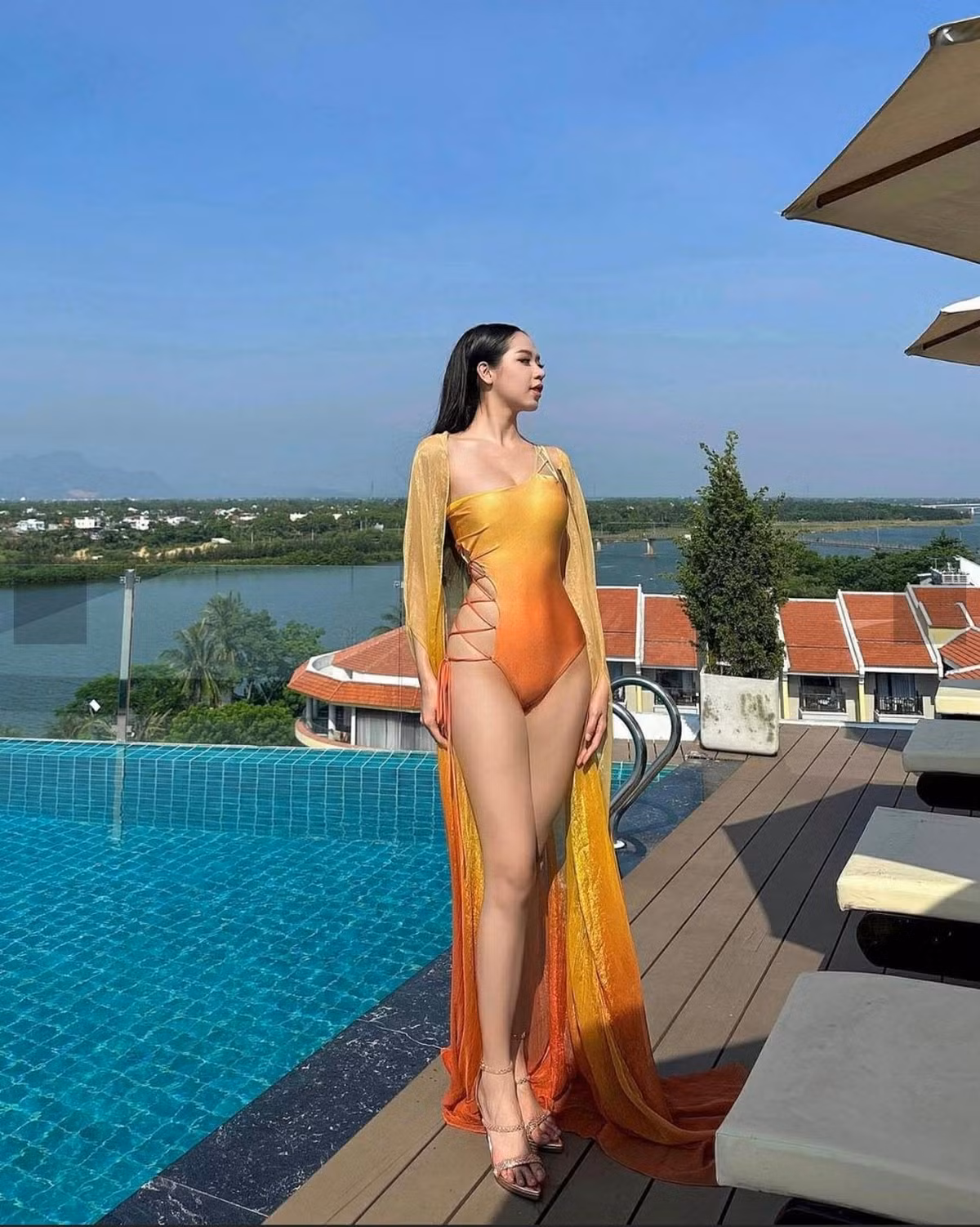 Nàng Hậu đã "lột xác" trở nên tự tin, quyến rũ và chuyên nghiệp hơn trong mỗi lần xuất hiện.