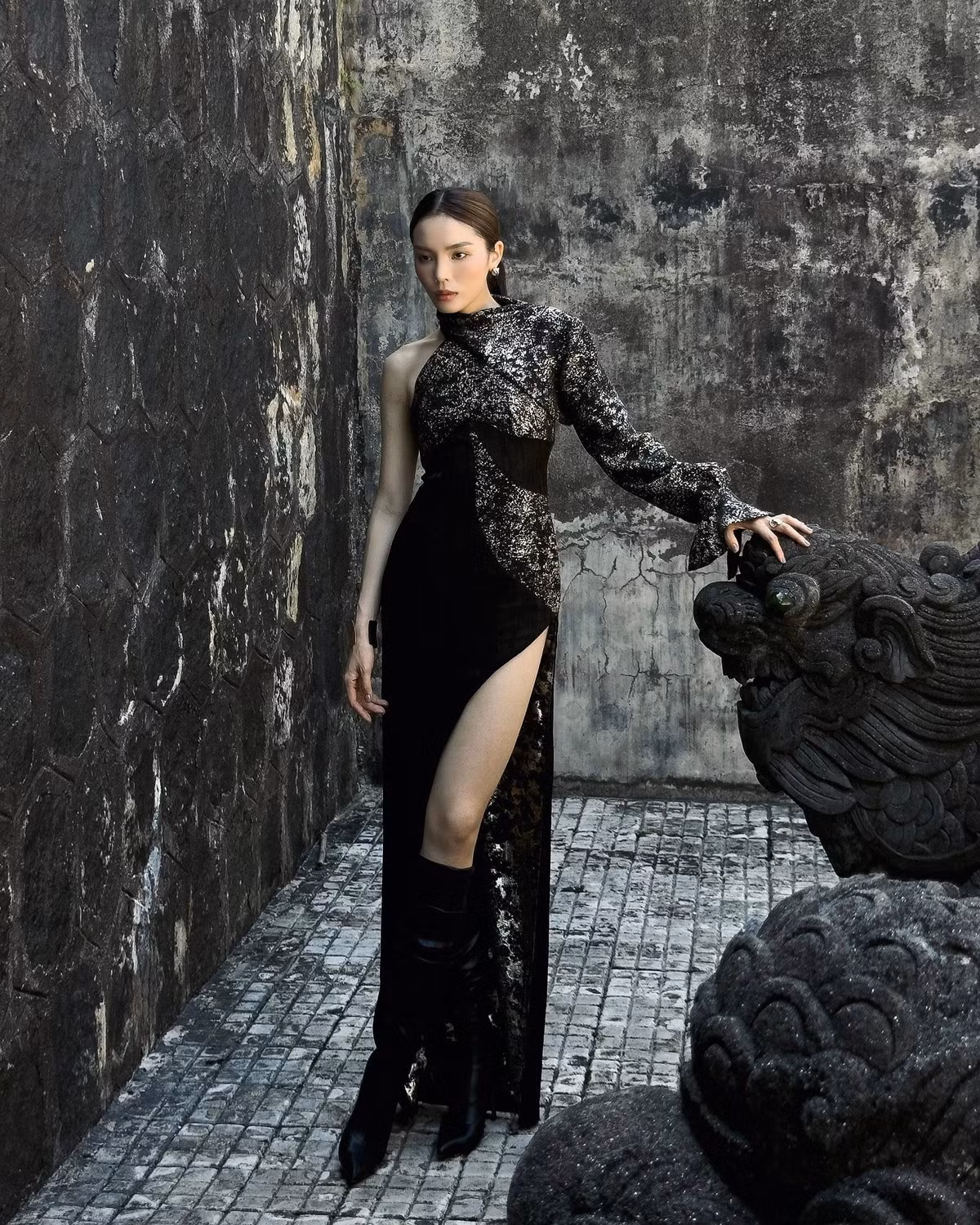 Hoa hậu Kỳ Duyên có chuyến du lịch kết hợp chụp ảnh thời trang ở Huế. Ảnh: FB Nguyen Cao Ky Duyen