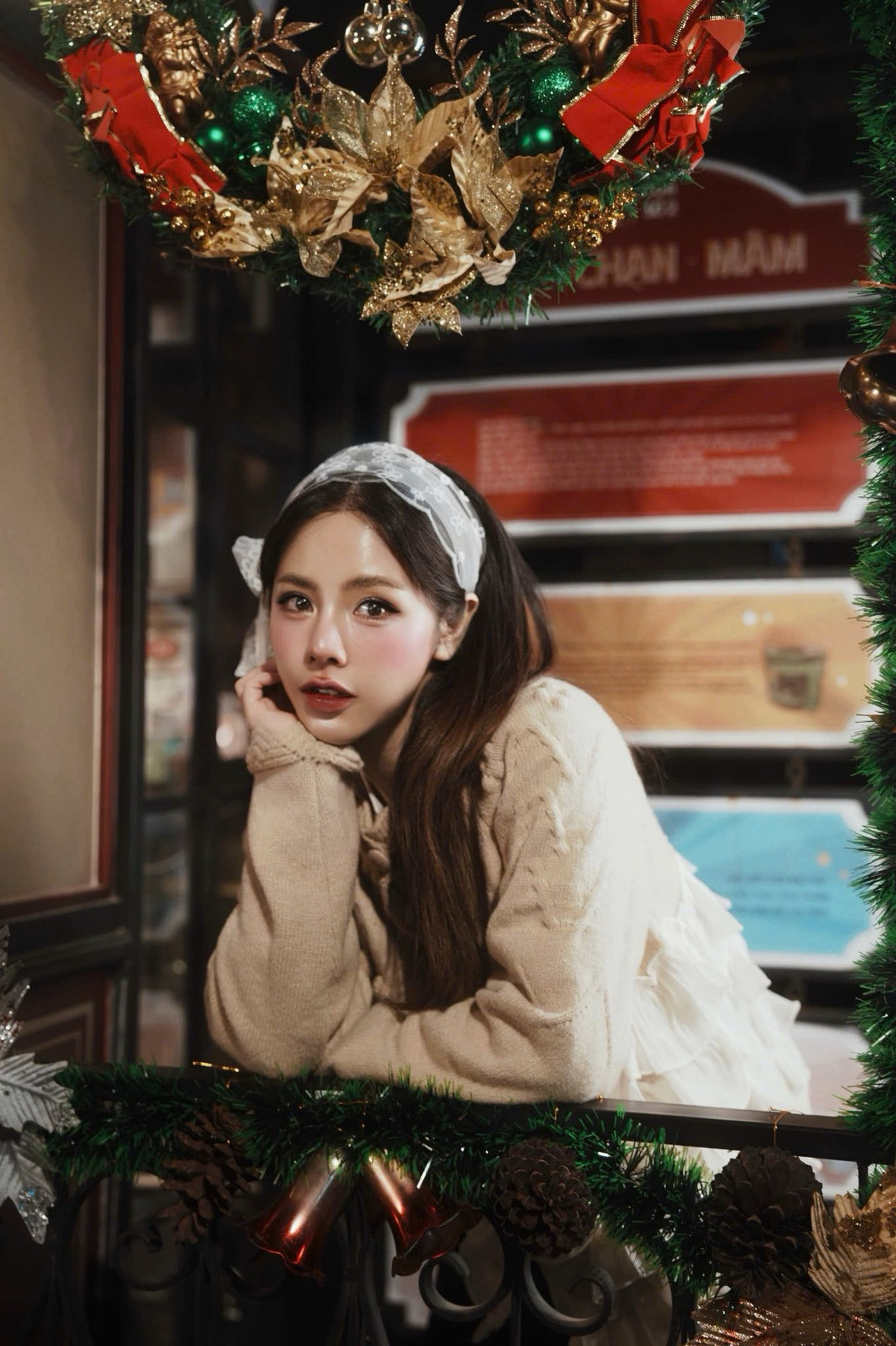 MC Bạch Lan Phương thực hiện bộ ảnh đón Giáng sinh. Ảnh: FB Bạch Lan Phương