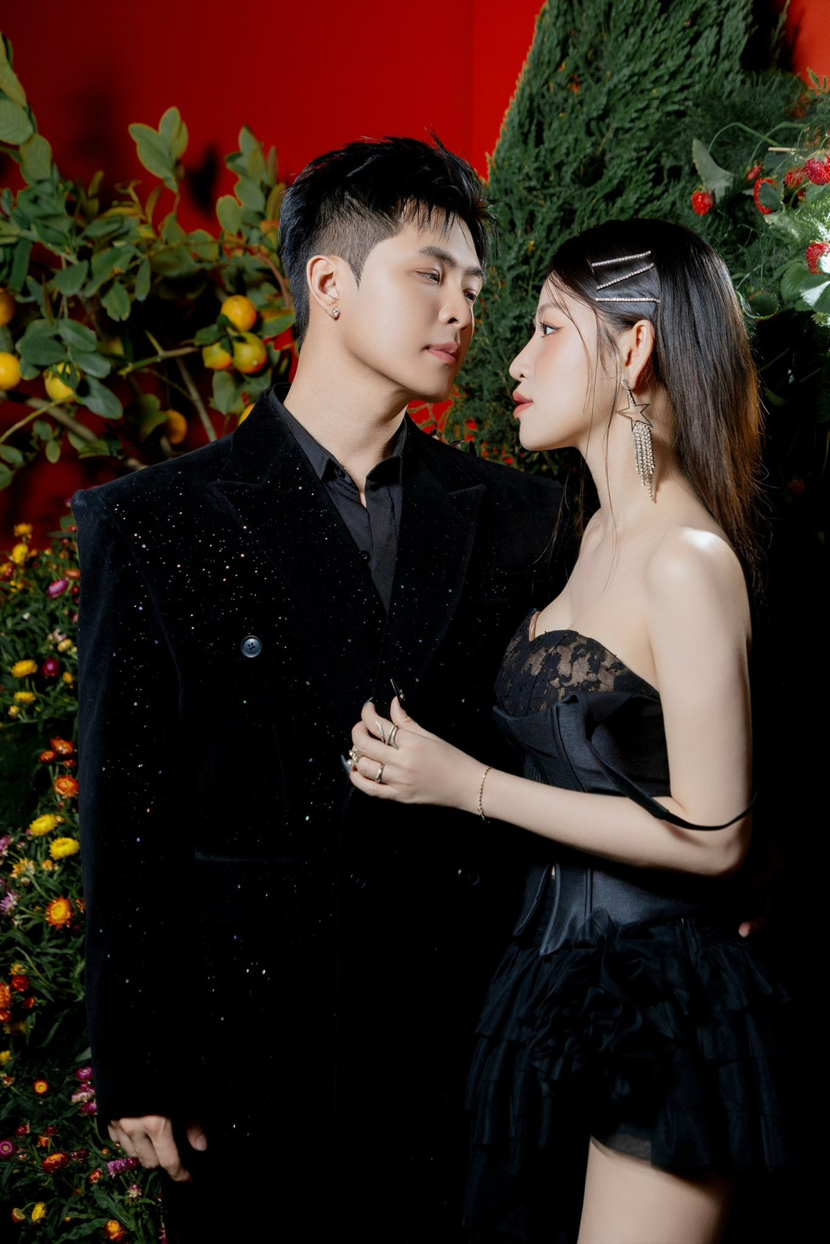 Chính sự đồng điệu, giản dị và chân thành trong cách họ yêu thương, chăm sóc nhau khiến người hâm mộ thêm yêu mến và ngưỡng mộ.