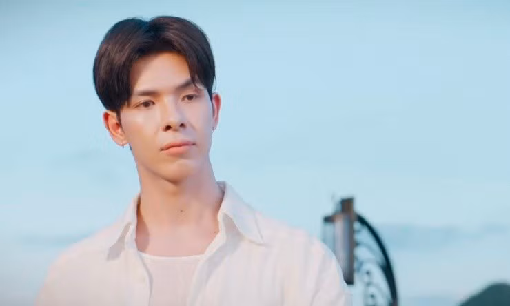 Đảm nhận vai tổng tài Trường – một nhân vật được kỳ vọng mang khí chất lạnh lùng, quyền lực nhưng Denis Đặng lại chưa thuyết phục được khán giả.