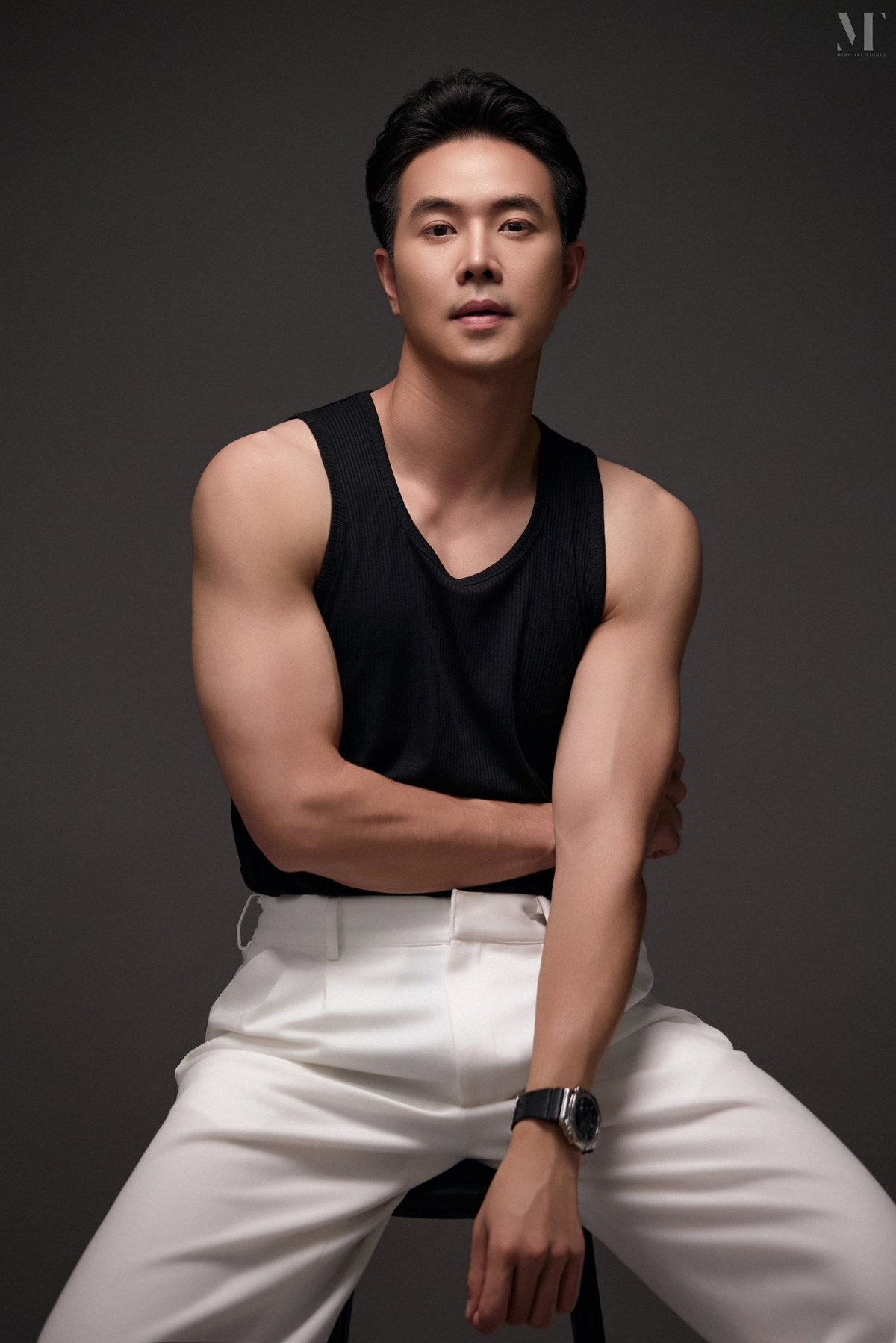 Ngoài đời thực, Phùng Đức Hiếu lại càng khiến người hâm mộ “đổ rầm” bởi phong thái nam tính.