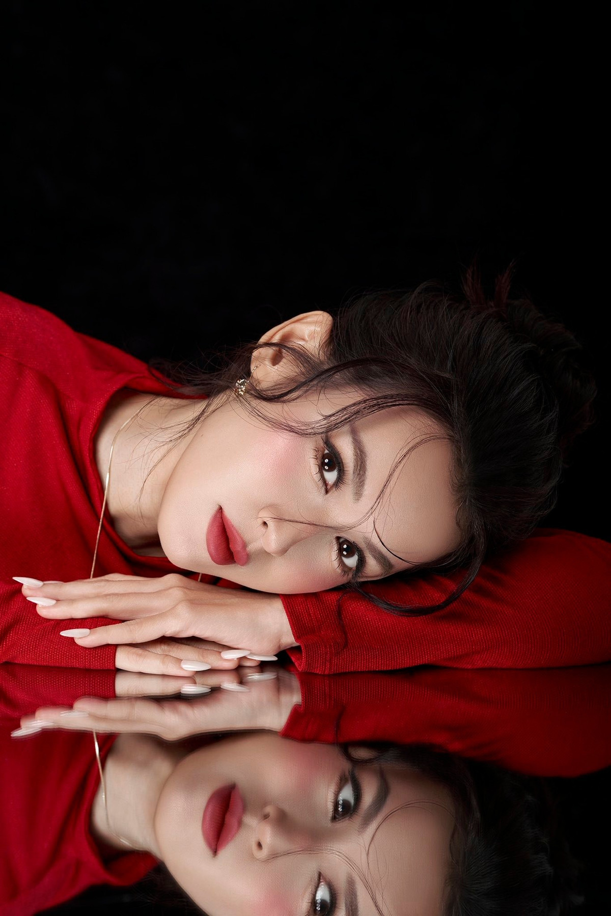 Sau nhiều năm hoạt động nghệ thuật, Lê Tú Vi vẫn giữ được sức hút riêng với phong cách vừa ngọt ngào vừa trưởng thành.