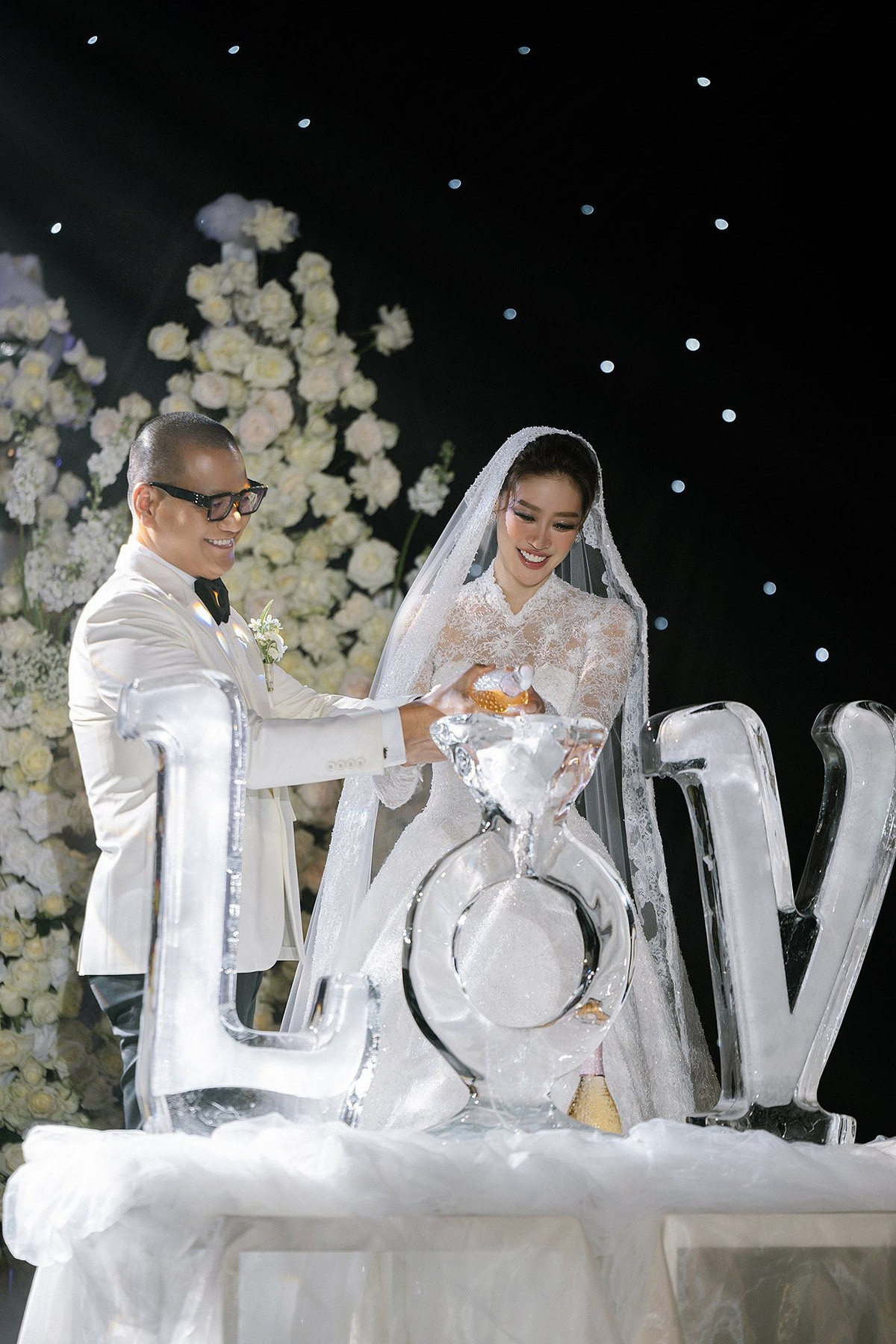 Hoa hậu Khánh Vân và ông xã kỷ niệm 1 năm ngày cưới. Ảnh: FB Nguyễn Trần Khánh Vân