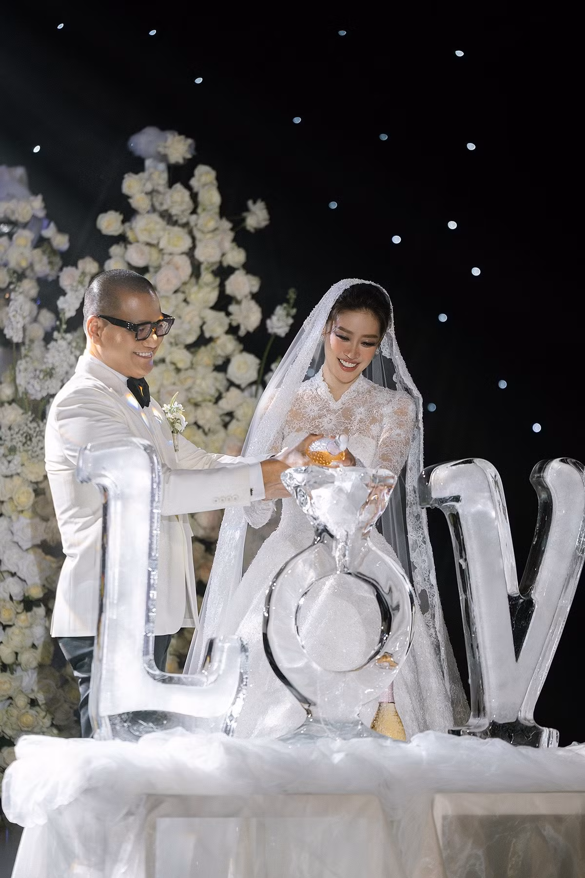 Hoa hậu Khánh Vân và ông xã kỷ niệm 1 năm ngày cưới. Ảnh: FB Nguyễn Trần Khánh Vân