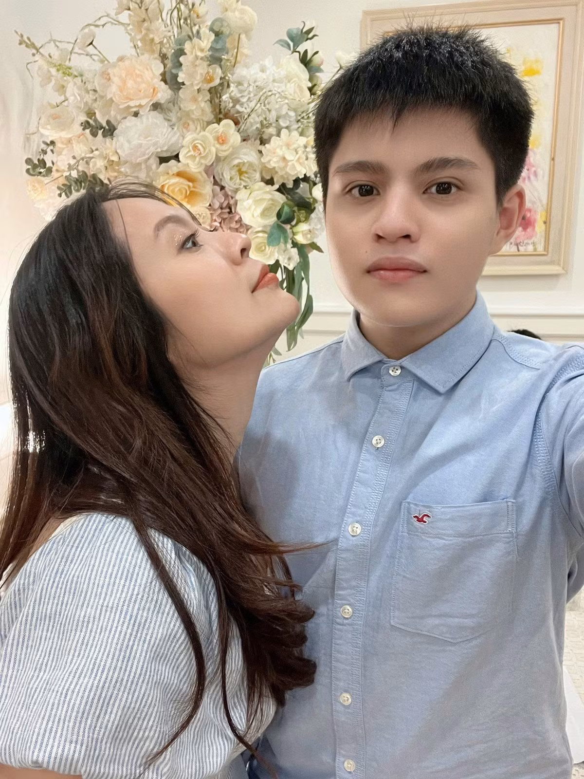 Nhiều người hâm mộ đã ví von rằng visual của cậu bé không khác gì các diễn viên điện ảnh hay "soái ca".