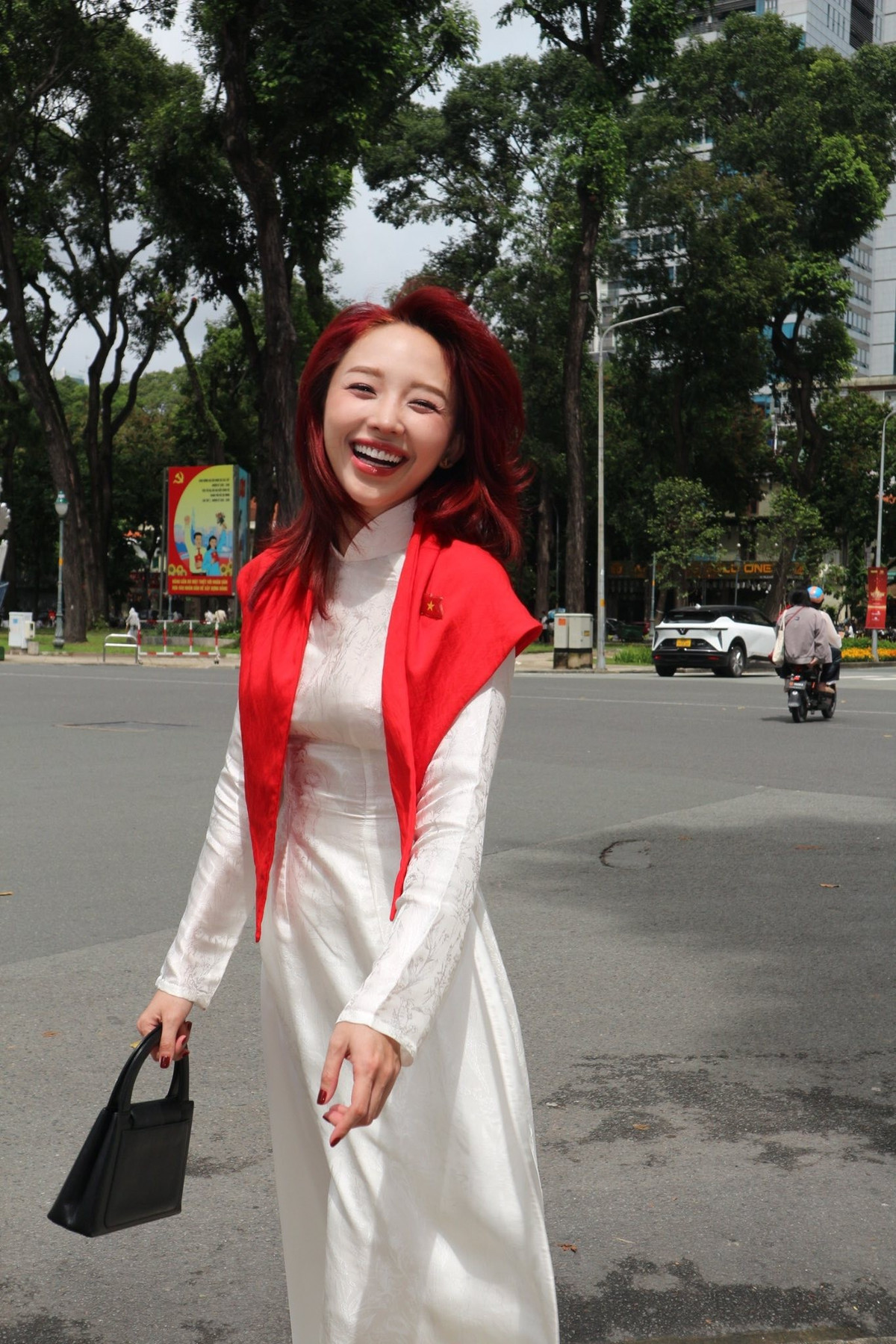 Tin tức sao Việt 3/9: Tóc Tiên khoe sắc vóc trong tà áo dài trắng. Ảnh: FB Tóc Tiên