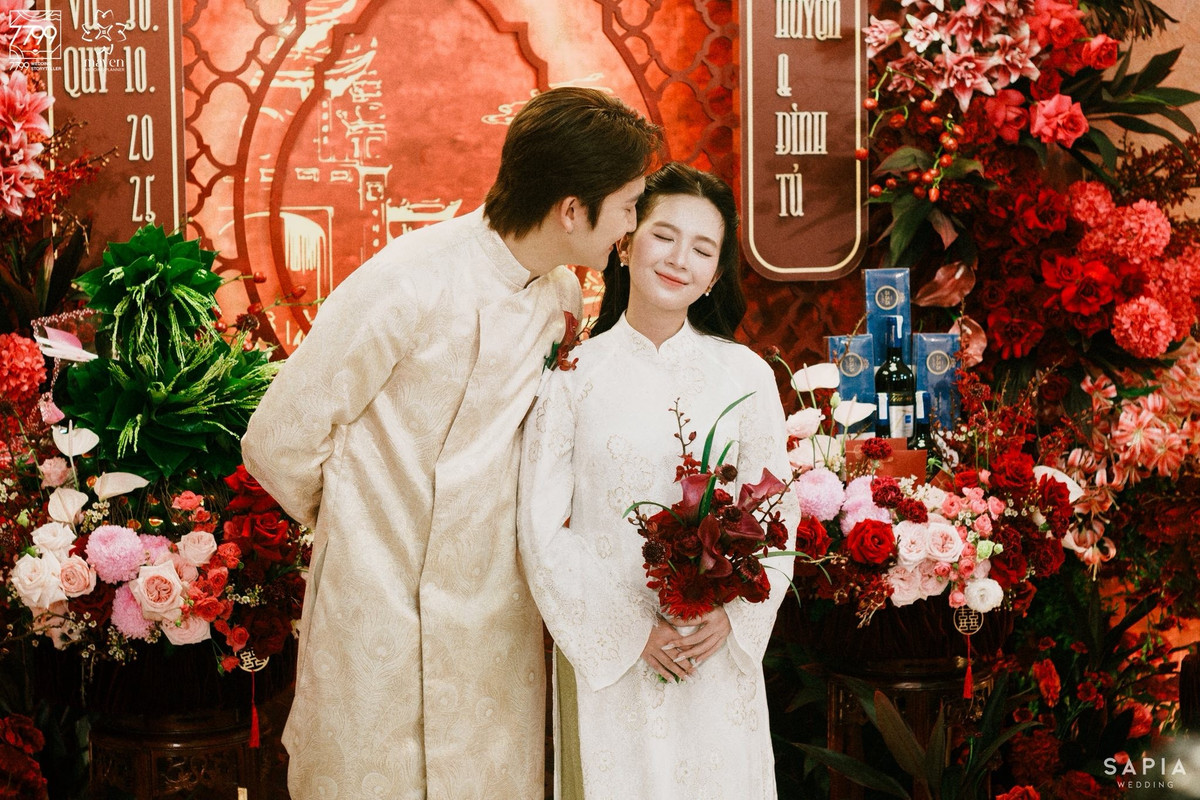 Đình Tú "xả" ảnh lễ ăn hỏi cùng Ngọc Huyền. Ảnh: FB Nguyễn Đình Tú