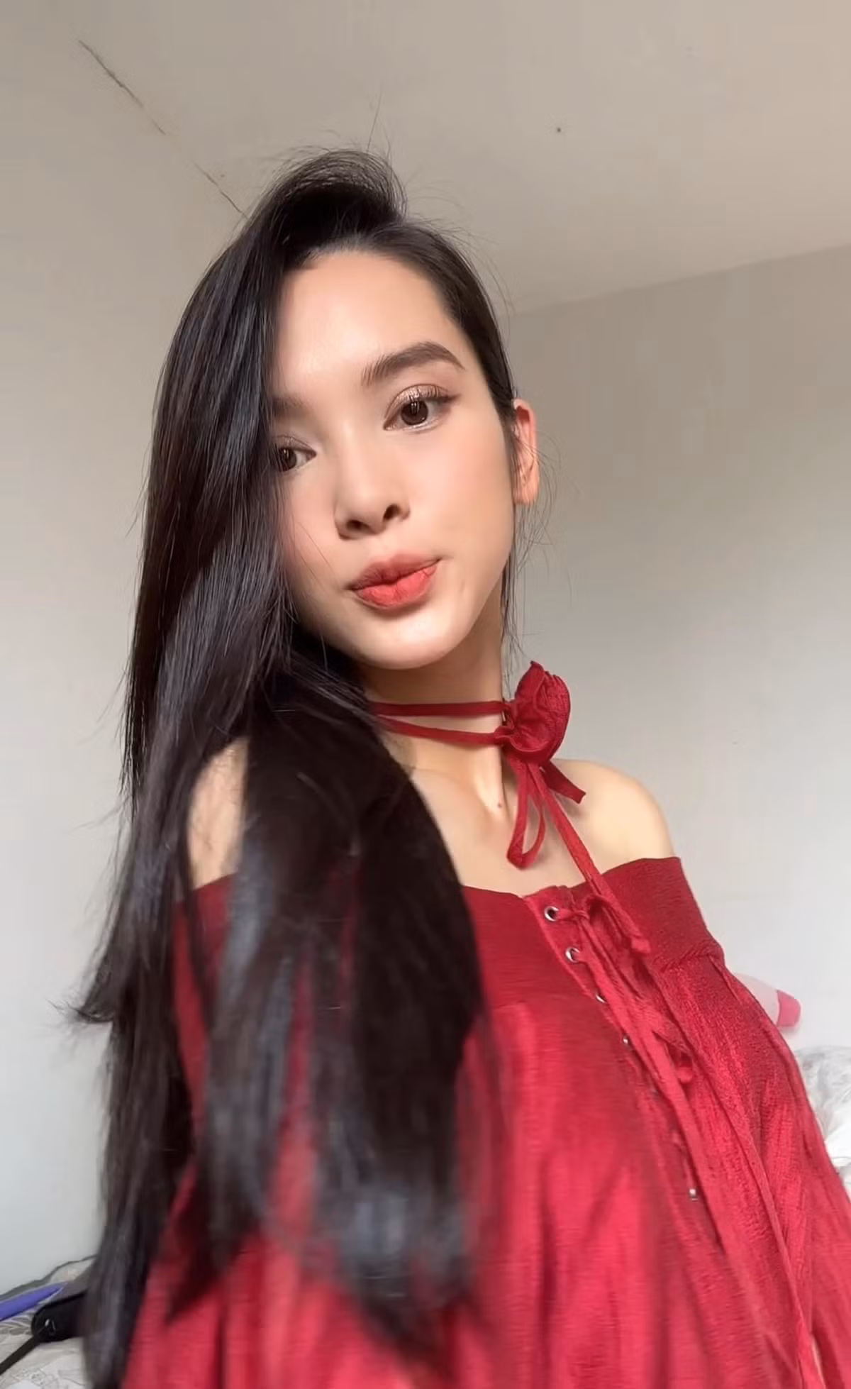 Dù tăng gần 15 kg nhưng nữ diễn viên vẫn được khen có thân hình thon gọn, gương mặt xinh đẹp, rạng rỡ. Ảnh: FB Lương Quỳnh