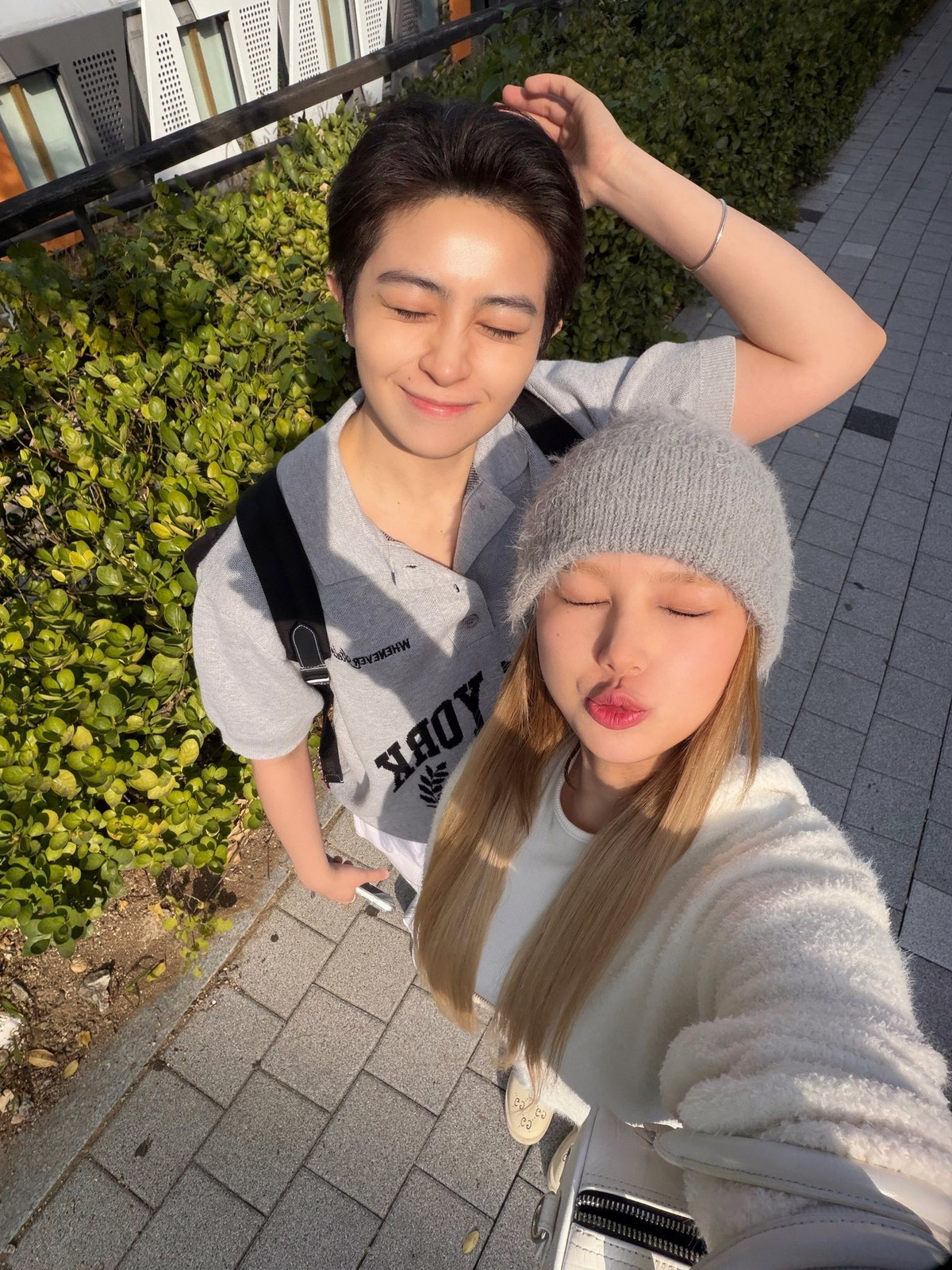 Gil Lê và Xoài Non du lịch Seoul, Hàn Quốc vào mùa thu. Ảnh: FB Phạm Trang