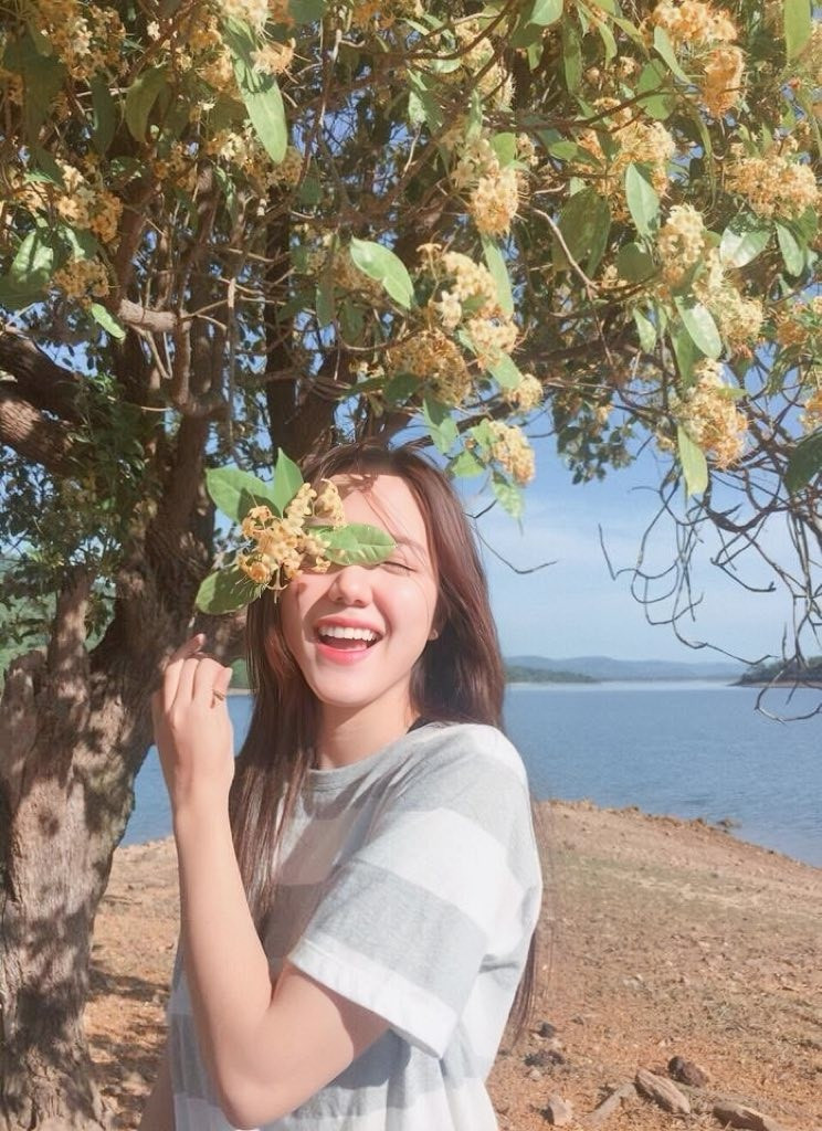 Những tấm hình nhanh chóng nhận về hàng nghìn lượt yêu thích và bình luận, bởi ngoại hình của nữ ca sĩ dường như không thay đổi quá nhiều theo thời gian.