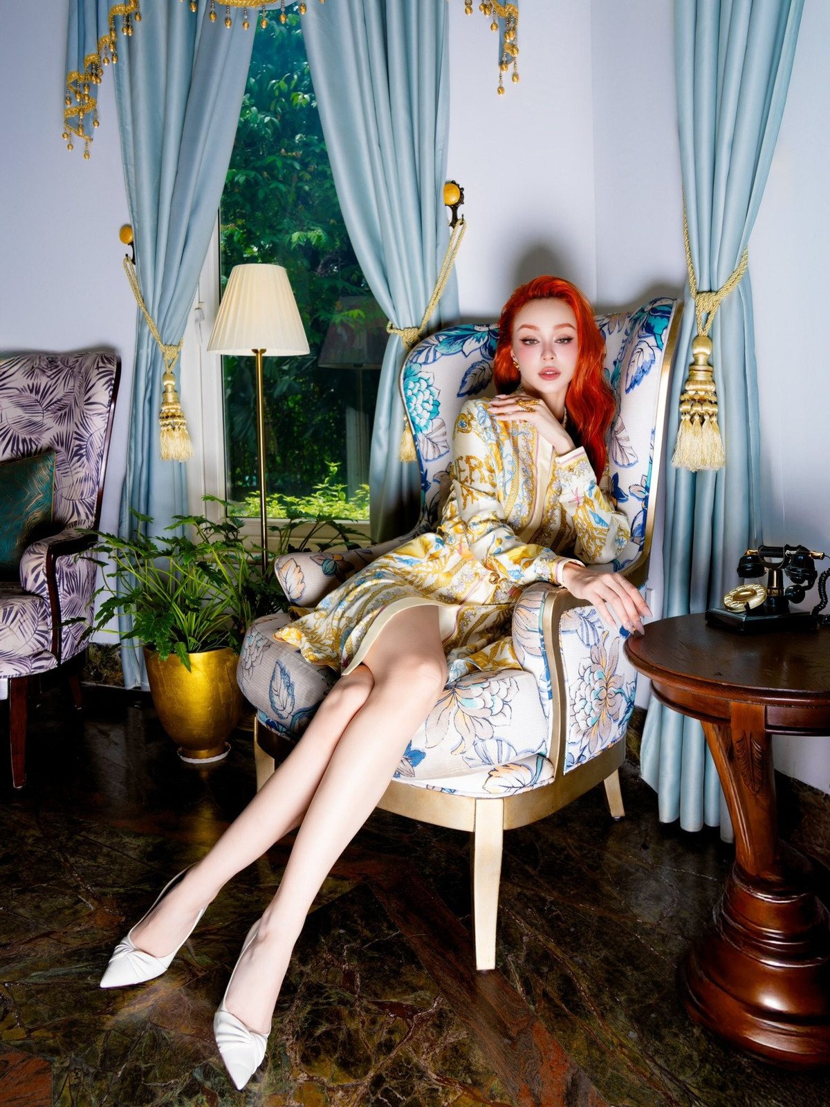 Ca sĩ Mlee quyến rũ trong trang phục hàng hiệu. Ảnh: FB MLee