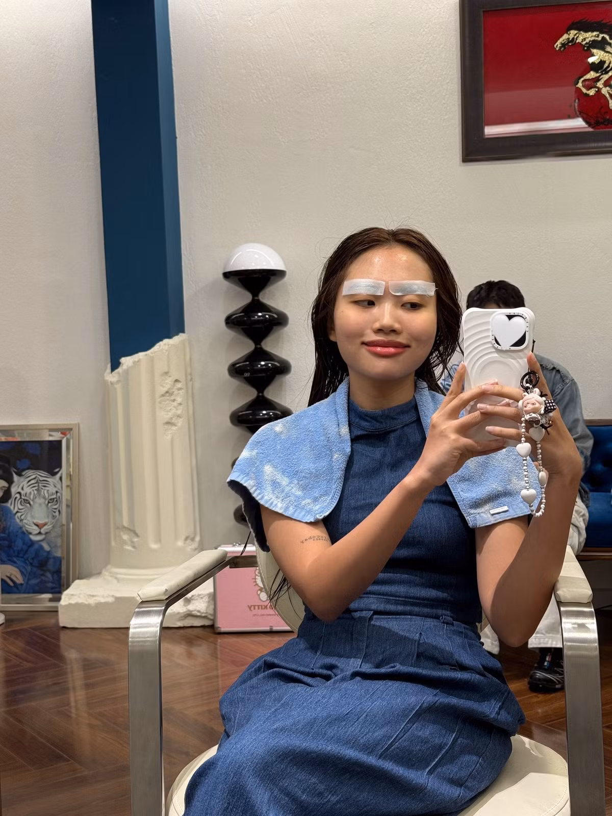 Phương Mỹ Chi khoe ảnh đi nhuộm lông mày. Ảnh: FB Phương Mỹ Chi