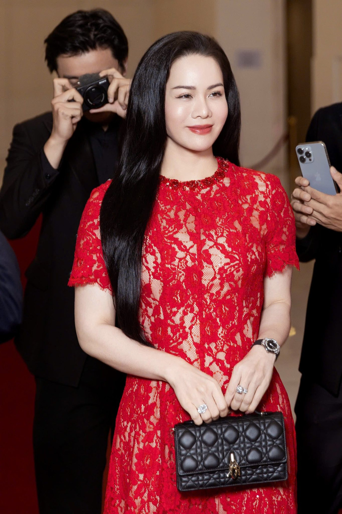 Sau 2 tháng sinh, Nhật Kim Anh đã gần lấy lại vóc dáng trước khi sinh. Diễn viên cũng cho biết cô giảm 18 kg so với thời điểm mang thai.