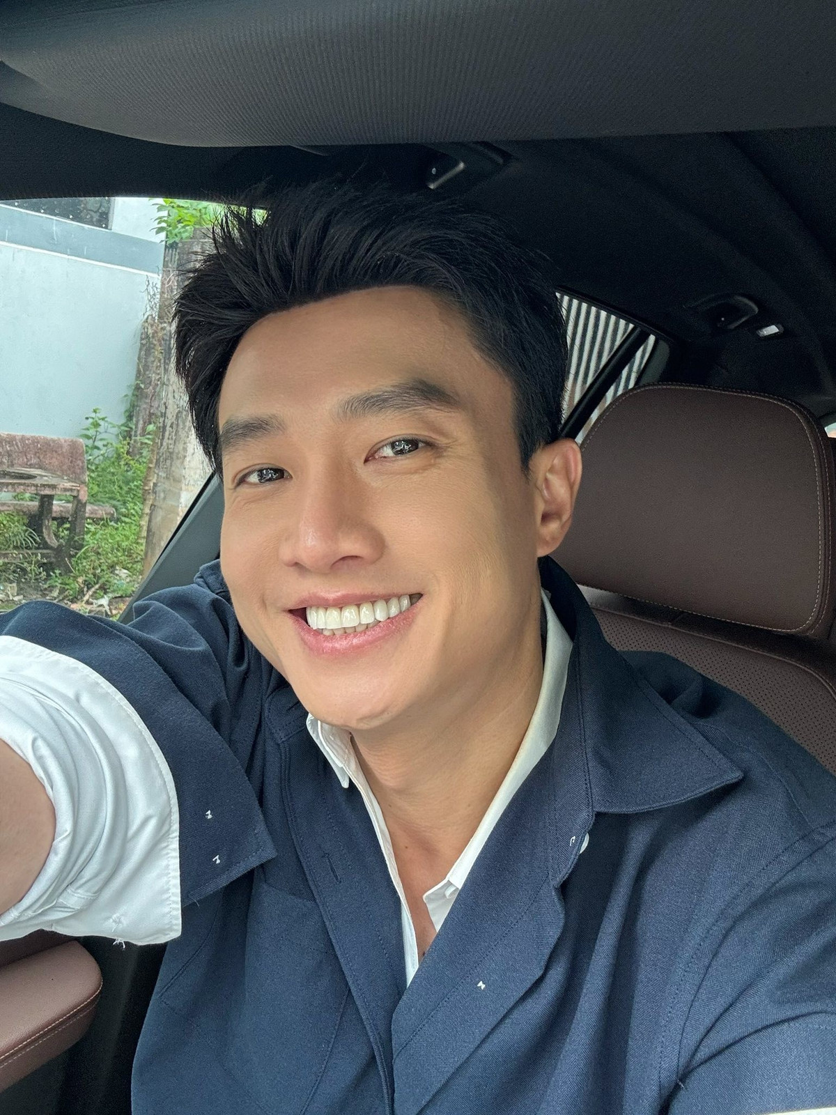 Diễn viên Quốc Trường chia sẻ hài hước: "Trai đẹp 37 tuổi, làm chủ, có mọi thứ trong tay. Từ thứ 2 đến thứ 7, chủ nhật vẫn làm". Ảnh: FB Nguyễn Quốc Trường