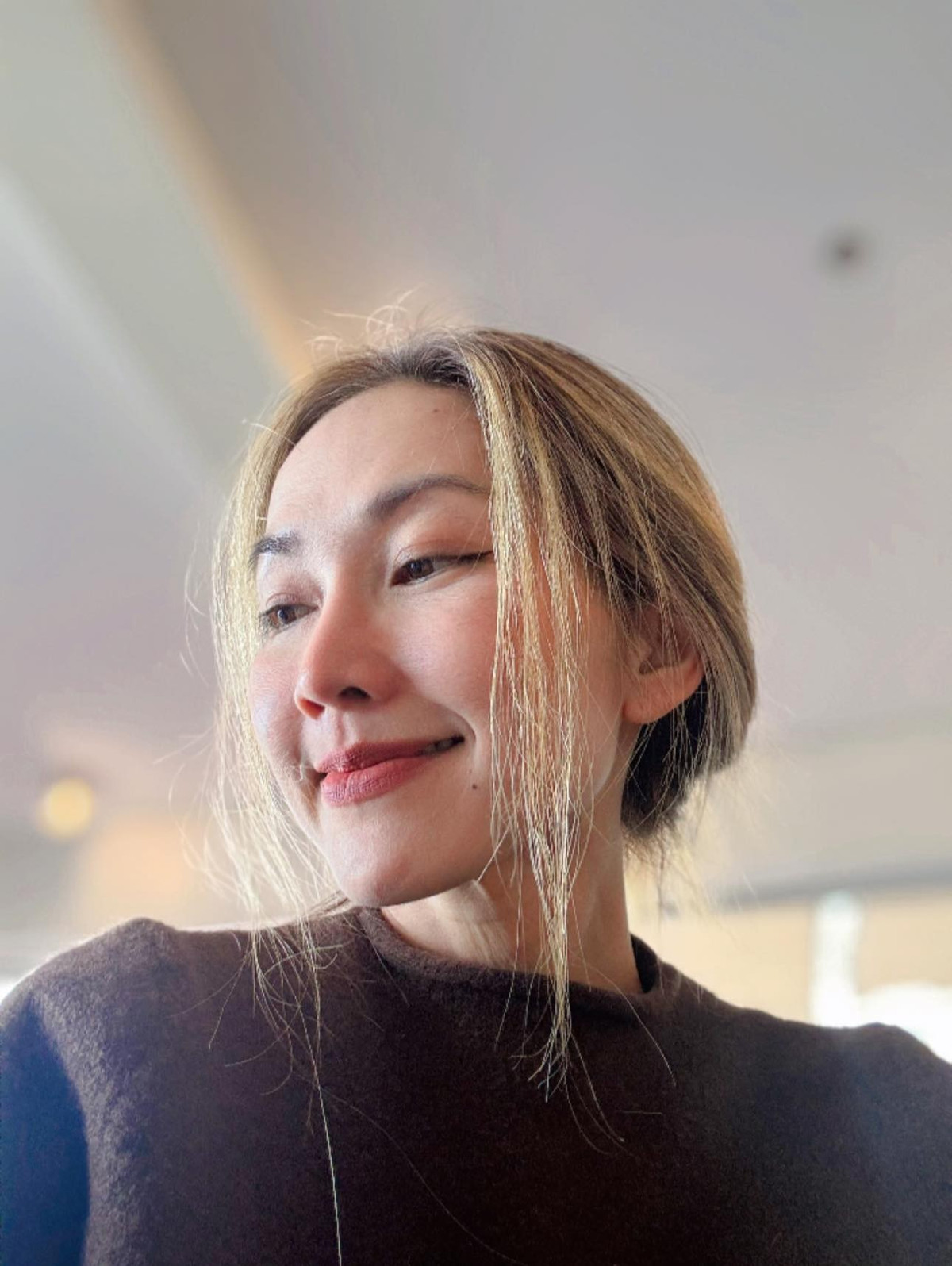 Diễn viên Kim Hiền khoe cận gương mặt. Ảnh: FB Kim Hien