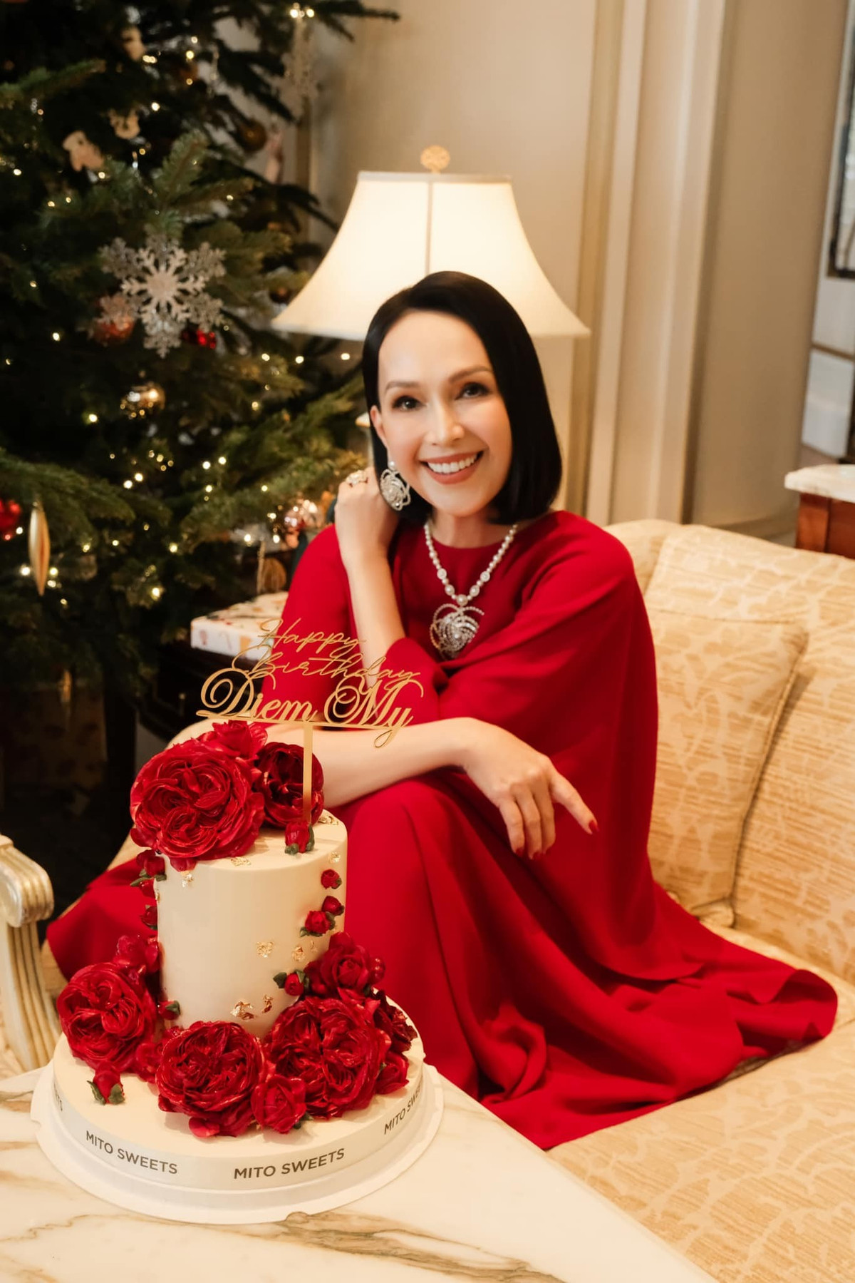 Hiện tại, Diễm My và ông xã đang sống trong một căn biệt thự sang trọng màu trắng, có mặt tiền rộng rãi tọa lạc tại khu Thảo Điền, Quận 2, TP.HCM.