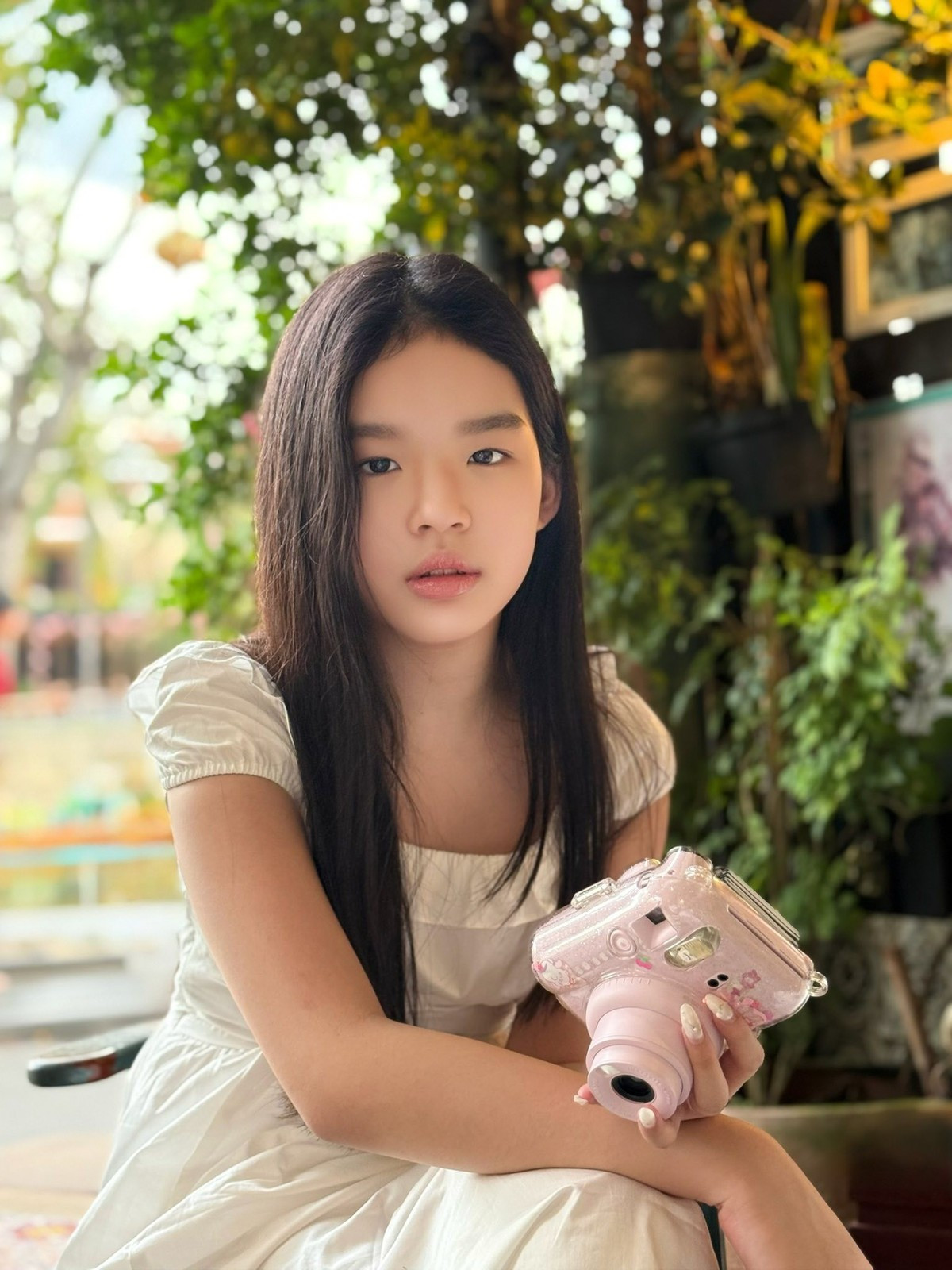 Đặc biệt, chiều cao vượt trội của cô bé khiến dân mạng trầm trồ khi đứng cạnh mẹ. Bé Thỏ hiện gần chạm mốc 1m72.