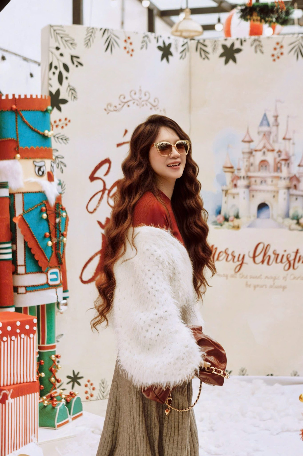 Dù đều ghi điểm với phong cách ăn mặc tinh tế, mỗi người lại mang đến một màu sắc thời trang riêng, tạo nên sự đối lập thú vị.